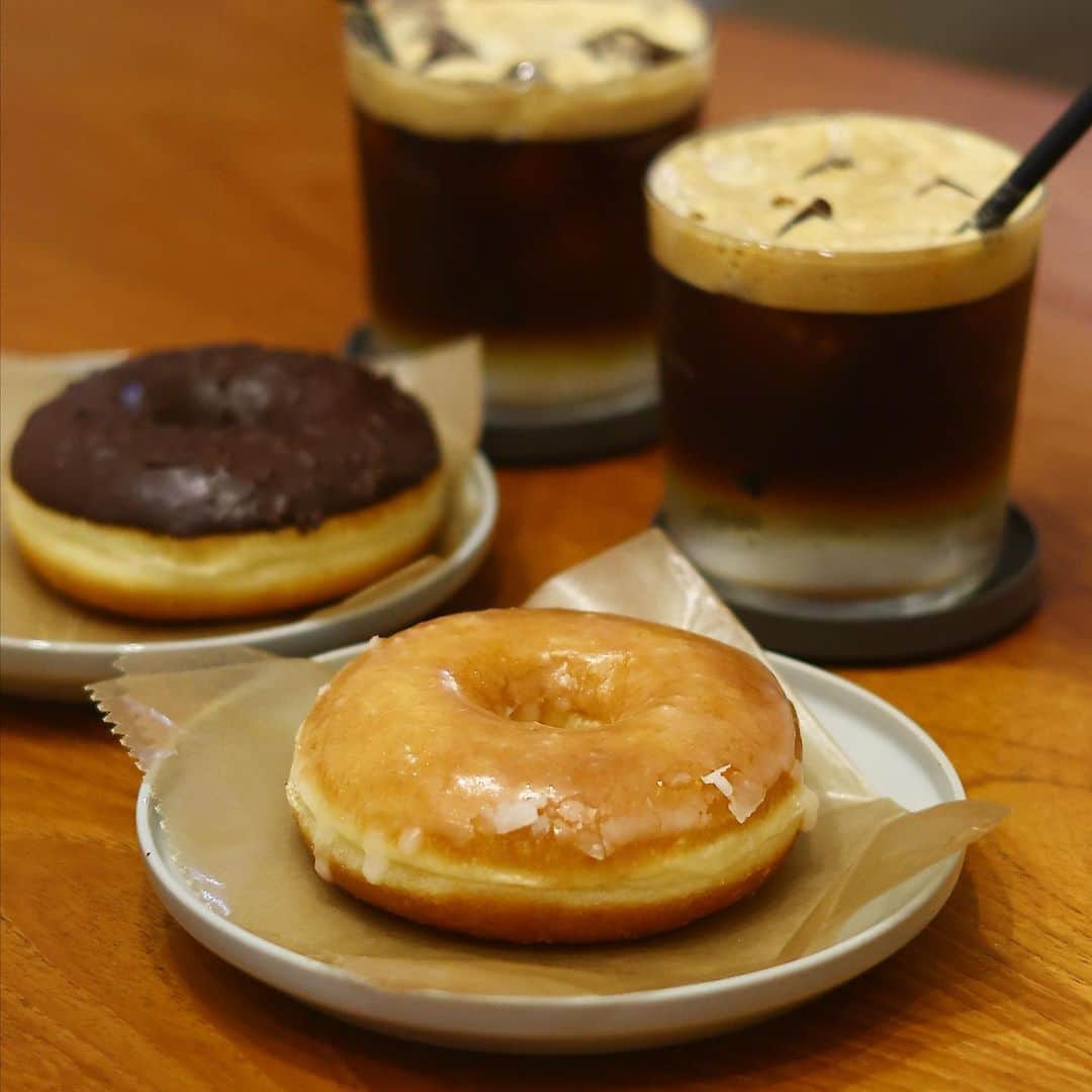きょん。さんのインスタグラム写真 - (きょん。Instagram)「.  .  Rog cafe @rog.cafe  トアロードの山手にある 裏路地でみつけた柔らかいカフェ。  ふぅ〜と一息つける まるで我が家のような空気感だったり、 「The City Donuts」のドーナツが食べられたりと、 また一軒、すてきなお店を知ってしまった。  店名:Rog cafe 住所:神戸市中央区中山手通2-25-3  #Rogcafe #ドーナツ #神戸ドーナツ# japanesecafe #japanesesweets #japantrip #japanesefood」7月22日 8時58分 - kyon_tokiiro