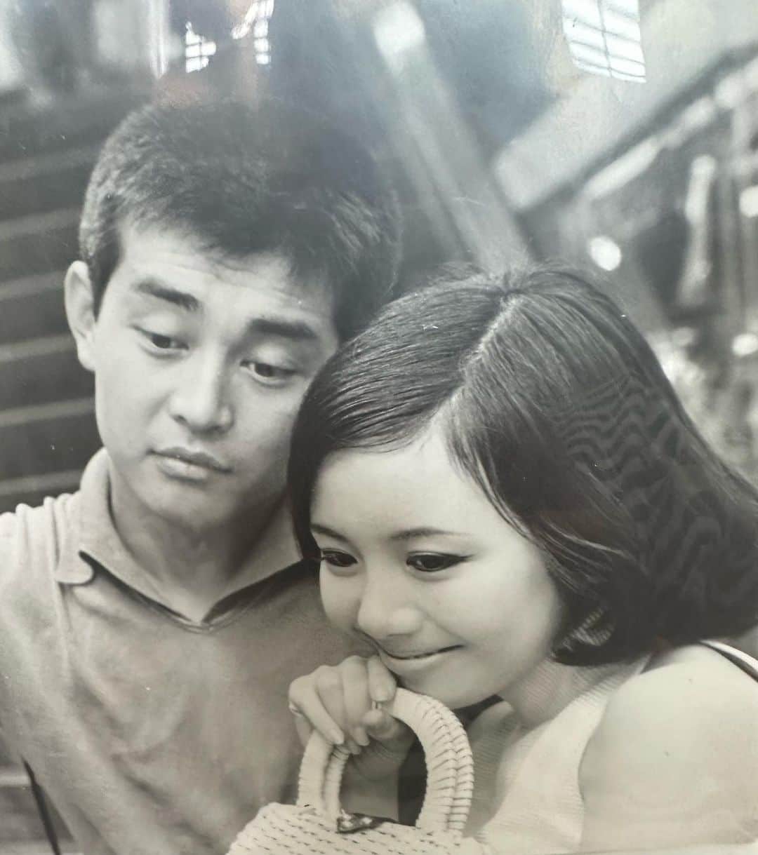 奈美悦子のインスタグラム：「こんな写真が‼️ 渡哲也さんと共演した時の 16歳の私！#共演 #映画 #テレビ #ロケーション撮影 #ロケ #若い #16歳 #ピチピチ」