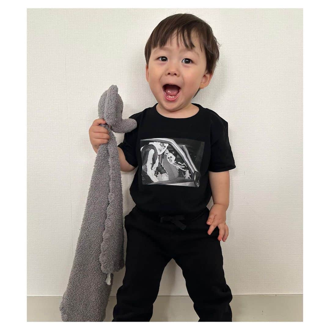 新田桂一のインスタグラム：「BOWERY KIDS 💀  近日中に発売します。 皆様、よろしくお願いします。  白(ポテト) 100㎝ 120㎝ 150㎝  黒(覆面) 100㎝ 130㎝ 150㎝」