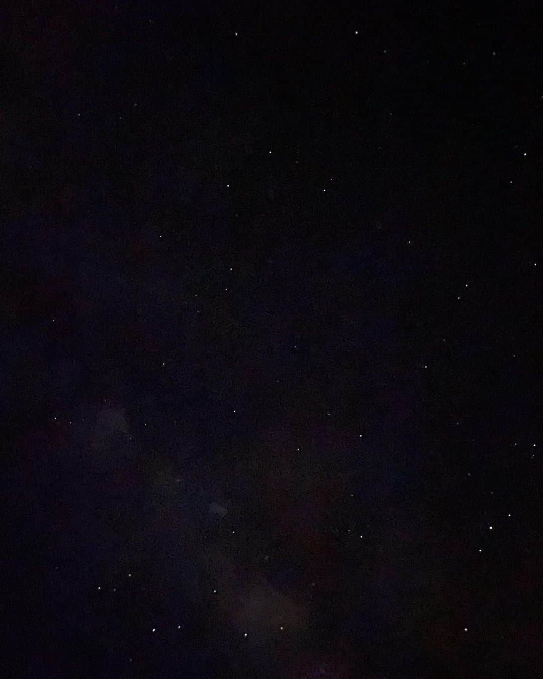 eriさんのインスタグラム写真 - (eriInstagram)「夕飯を食べ終えたあと、星空をみようと近所を散歩  ふたりで流れ星をみつけた」7月22日 9時26分 - e_r_i_e_r_i