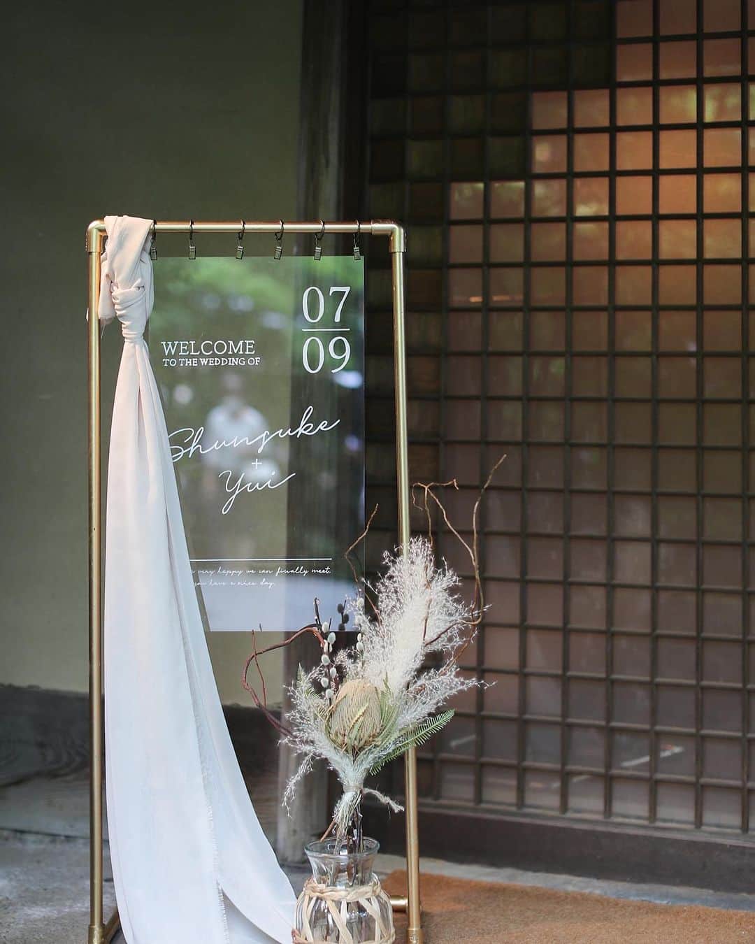 THE SODOH WEDDING OFFICIALのインスタグラム：「. Items  welcome goods main flower bouquet accessory wedding cake dress...  おふたりの当日を彩る おふたりらしいitemたち .  Photo by @kyoto_laviephotography   #sodoh花嫁#thesodohhigashiyamakyoto  #ザソウドウ東山京都#sodoh#pdsのある人生#weddingdress #dress #kyoto #wedding  #thetreatdressing#プレ花嫁#卒花嫁#結婚準備#式場探し#関西花嫁#京都花嫁#東京花嫁#京都結婚式#東山#入籍#プロポーズ#前撮り#結婚式#ウェディングドレス#ウェディングヘアメイク」