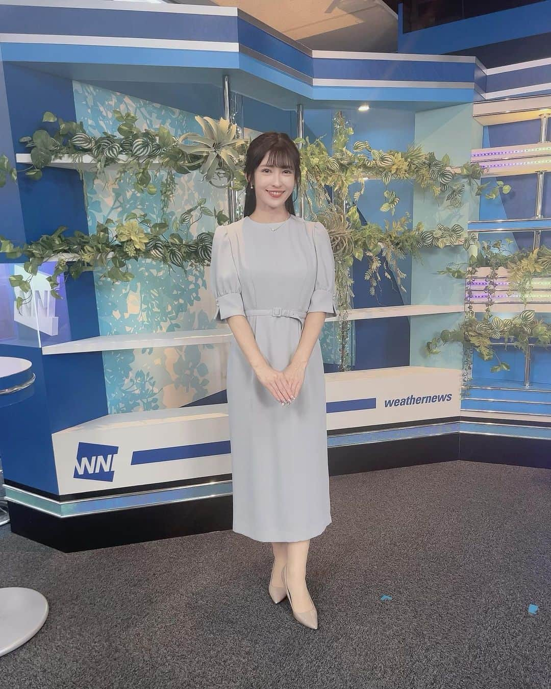 山岸愛梨さんのインスタグラム写真 - (山岸愛梨Instagram)「꒰ 2023.07.21 番組衣装 ꒱ ◽️dress: @aimer_dress ◽️accessories: @phoebe_official  スカートはすっきりとしたタイトなシルエットですが、お袖はふんわりパフスリーブで上品さと甘さのバランスが絶妙ですね👗ˊ˗  ネックレスは片側のチェーンが2重になっているアシンメトリーなデザインなんです。イヤリングとのパール合わせ可愛い🥹🤍  ◽️stylist @marino_stylist さん 可愛い衣装でるんるんでした🥳 素敵なお衣装ありがとうございます。  #ウェザーニュース　#ウェザーニュースlive #気象予報士　#気象キャスター　#お天気キャスター　#cordinate #fashion」7月22日 9時19分 - airi_yamagishi