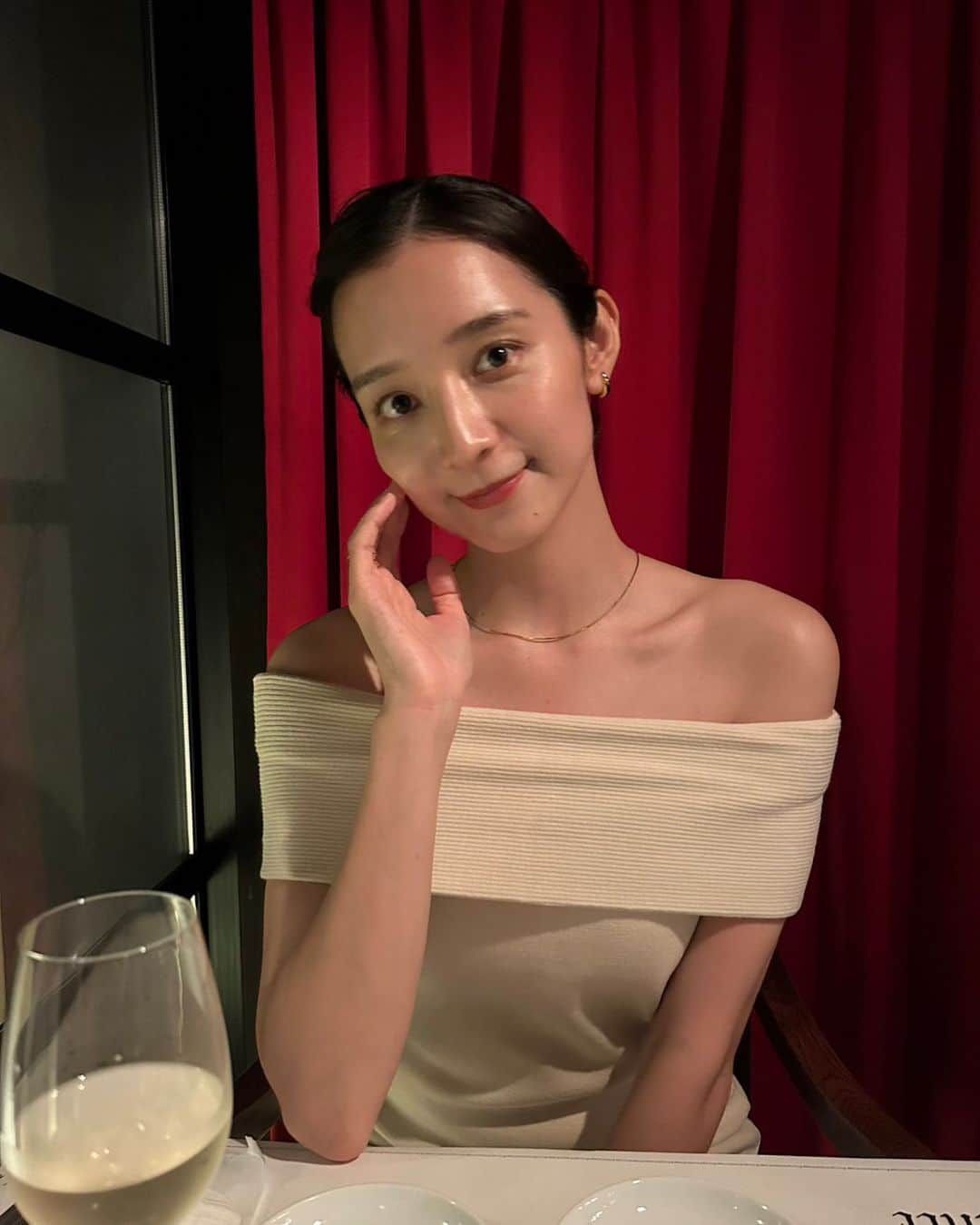 大西百合子のインスタグラム：「🌹、  目指すはパリジェンヌ？🇫🇷♡  #onishiyuriko #無加工」