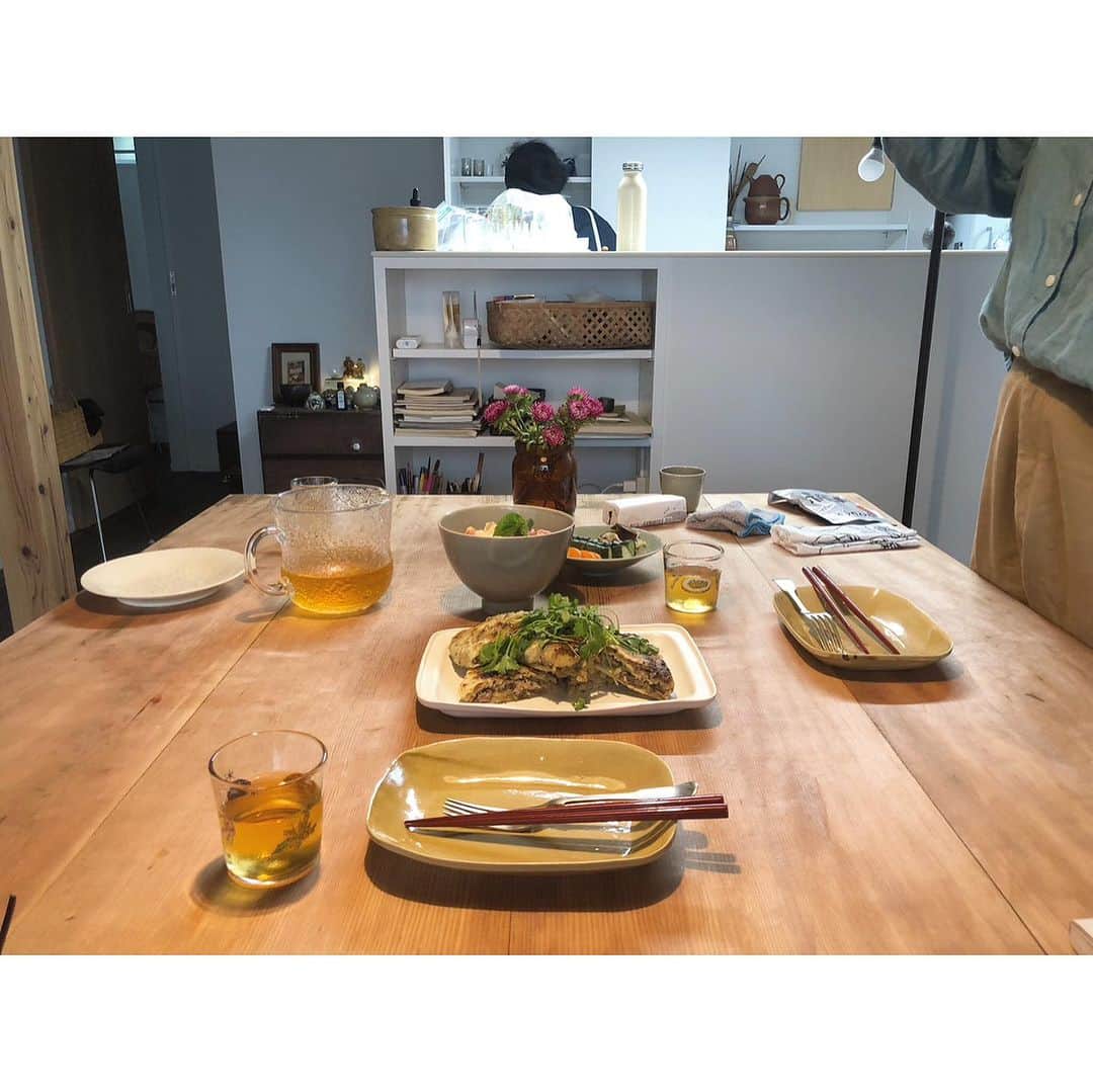 井山三希子さんのインスタグラム写真 - (井山三希子Instagram)「・ 先日リノベーションを終えた大室さん宅へ 手料理とフクちゃんのおもてなしをありがとう♪ 久しぶりにモフモフが触れて嬉しかった〜」7月22日 9時41分 - nikoyagi