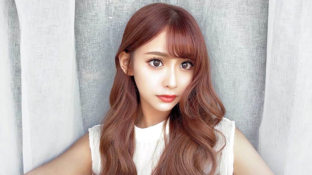 のインスタグラム：「おはてぃな 梅雨明けてきてうれし カラコン小さくした🤏  . . . #ヘアメイク #ヘアアレンジ #カラコン #韓国 #ヘアカラー #マツエク」