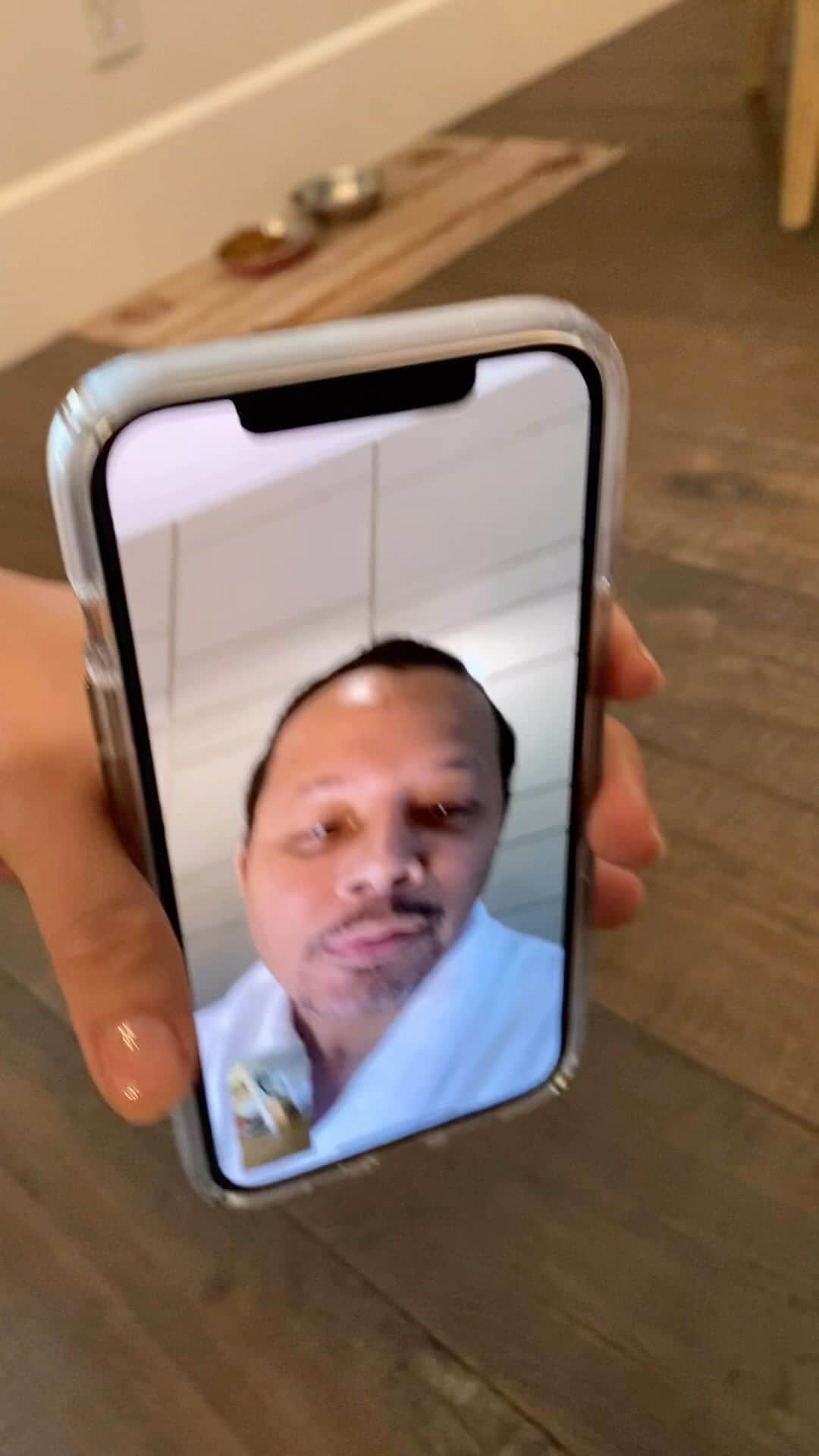 テレンス・ハワードのインスタグラム：「Everybody needs a little FaceTime! #Honeyshrimp #animallover」