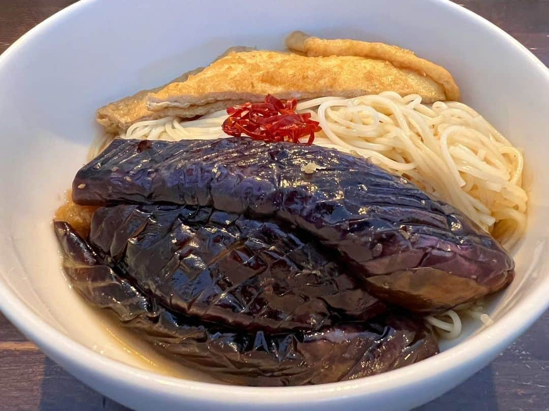 木内晶子さんのインスタグラム写真 - (木内晶子Instagram)「香川県の郷土料理ナスそうめんとアジの三杯酢を作ってみました！あじは油で揚げず焼いて三杯酢につけてさっぱりとおそうめんは小豆島のおそうめんやナスは三豊ナスもオススメですよ！ナスと油揚げからお出汁がジュワッと出て冷たくても熱くても美味しいです！とっても暑い夏ですが水分補給を忘れずに気をつけてお過ごし下さい😆#香川県 #うどん県#郷土料理  #なすそうめん #鯵の三杯」7月22日 10時16分 - akiko0902kinouchi