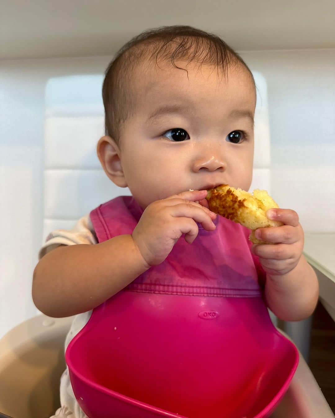 村方乃々佳さんのインスタグラム写真 - (村方乃々佳Instagram)「乃々佳の好きなチーズやハムやチョコソースを全部かけたら すごい見た目のホットケーキになりました...。 ひーちゃんもパクパク🥞  #村方乃々佳 #ののちゃん #ののかちゃん #ののちゃんねる #nonokamurakata #노노카 #NONOCHAN #ひーちゃん #breakfast」7月22日 10時23分 - nonochannel555