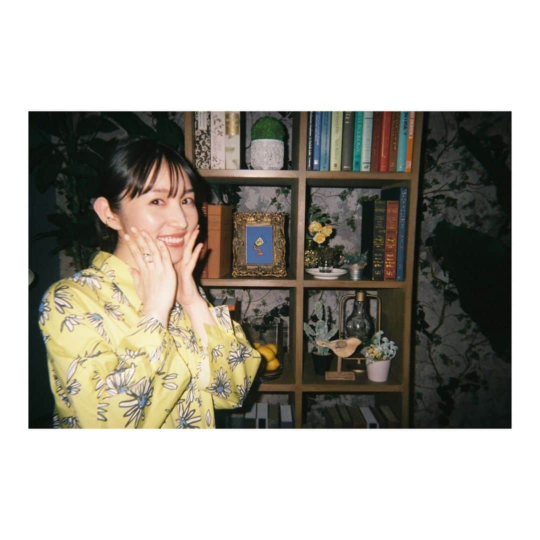 徳永えりのインスタグラム：「... 📢お知らせ📢 NHK Eテレ「木村多江の、いまさらですが…」 今回のテーマは〈だまされる目〜視覚〜〉です👀 目の前にある形と角度を変えて見る形が違ったり、 錯覚の不思議、奥深さを沢山学びました！ 放送は7月24日19:30〜です📺 是非ご覧ください☺️  今回のお衣装たち🎀 👗 @ariachiara_sanki 💎 @vendomeaoyama_official 👠 @dianashoespress」
