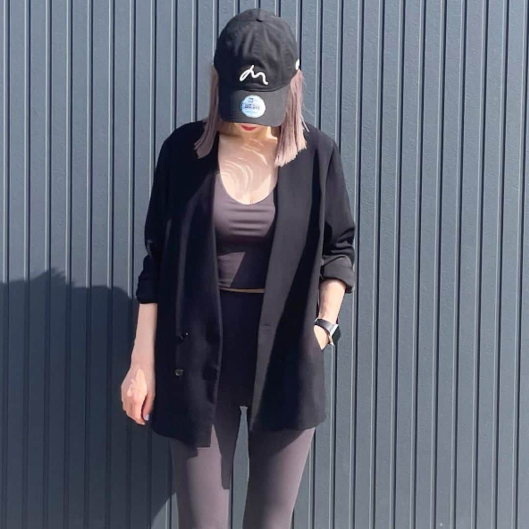 ryuu79hinaのインスタグラム：「#いつかのコーデ 𓂃♡ ・ ・ A Wellness×ジャケット×🧢 ・ ・ ○Wellness Padded Cropped Tank Top ○Wellness Long Leggings 紫外線ケアもできるから大活躍してる𓂃◌𓈒𓐍 ハーフ丈レギンスも欲しいなぁ😍 ・ ・ ━━━━━━━━━━━━━━━━━━━ #aiexiasta#アリシアスタン#awellness#GU#ジーユー#ジーユーコーデ#guコーデ#guコーデ部#amail#コーデ記録#ジャケット#ジャケットコーデ#レギンス#レギンスコーデ#スニーカーコーデ#スニーカー女子#ニューバランス#キャップコーデ#キャップ女子#ママコーデ#カジュアルコーデ#きれいめカジュアル#プチプラコーデ#アラフォーコーデ#일상코디#일상패션#코디스타그램#패션스타그램#옷스타그램」