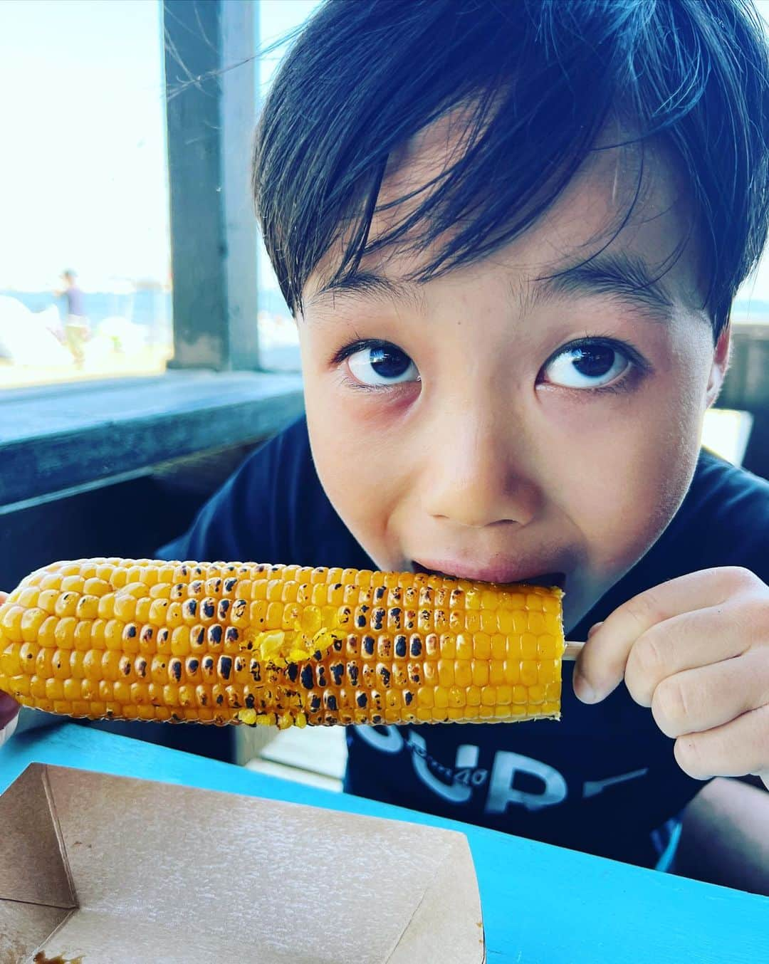 ニーコさんのインスタグラム写真 - (ニーコInstagram)「海の日の写真🏖️ ニーコ家の家訓「海の日は海へ」🩵 そして江ノ島へ行くと帰りに必ず行く！しらす丼屋さん。美味しくて居心地良くてお気に入りのお店🩵🩵 #海の日#海#家族で#海水浴#江ノ島#江ノ島グルメ」7月22日 10時35分 - neeko_isuzu