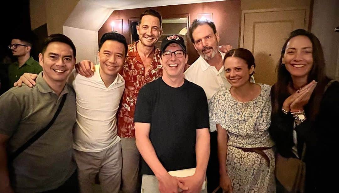 クレア・コフィーのインスタグラム：「HOLY SHIT @seanhayes SHUT THE HOUSE DOWN with this completely gorgeous disarming performance from beyond the stars. And the most special to get to share it with these looney tunes!! Also thank you to Chef Jack @jlogue_nyc @thelambsclub for truly magical pre-show feasting!!」