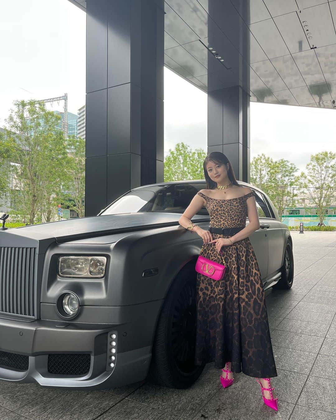 のインスタグラム：「.  【👠】  #ヒョウ柄キリカ様🐆 #実はこちらのお車でご出社なさいました #今田美桜 #トリリオンゲーム💸 #第2話は7月21日よる10時🕙」