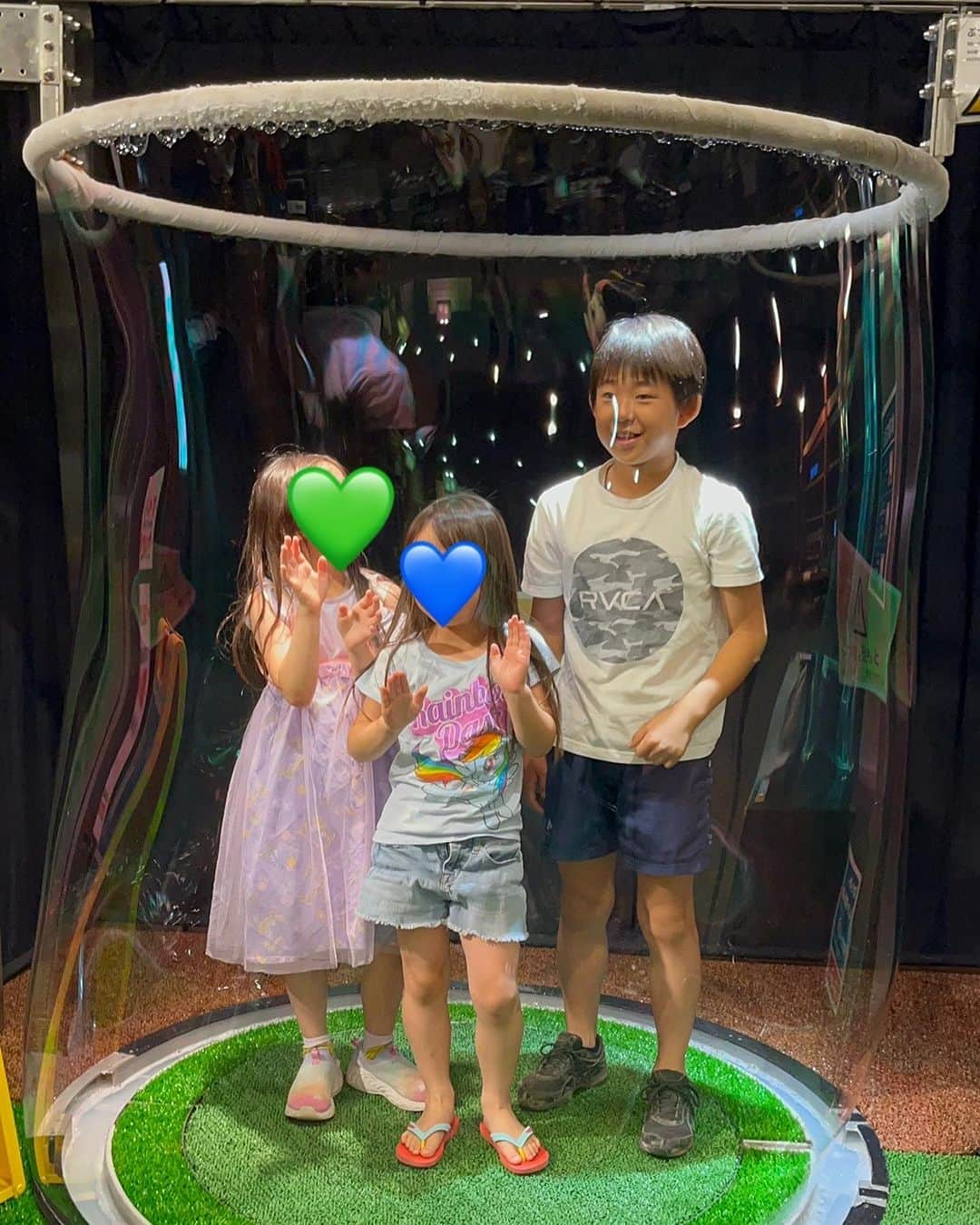 東尾理子さんのインスタグラム写真 - (東尾理子Instagram)「ほぼ夏休みモードの我が家👦👧👧 アスレチックに行こうかと思ったけど、暑過ぎるので予定変更🥵  #科学技術館　に行きました✨  たくさんの体験と実験🧪 涼しくて最高😁 夏休み中の、色々な気付きに繋がるヒントを収穫できました💡 （多分、、、　親の願望🤣笑笑）  #子育て #男女女 #夏休み」7月18日 14時58分 - rikohigashio