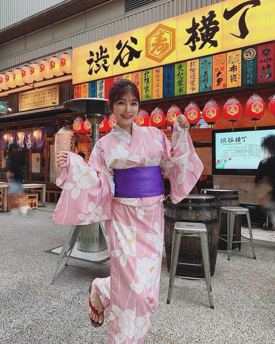 細田海友さんのインスタグラム写真 - (細田海友Instagram)「今年初浴衣👘🌻  今回はレンタルで💗 自分で持ってる浴衣もピンクなのに ピンクを選んじゃうあたり🤭  この日とっても楽しかったね♪ ゆきちゃん💚🩷💚   #浴衣#浴衣女子#浴衣女子会#渋谷横丁で記念撮影#その後 #一石三鳥#西麻布#江戸料理#そして女子会は続く #yukata#japan#shibuya#tokyo#instadaily#instagood#bestoftheday#photography#instagramers#japanese #like4like#l4l#follow#followme#tagsforlikes#photo#instafriend#얼스타그램#친스타그램#bff」7月18日 13時39分 - miyuu_bigbaby