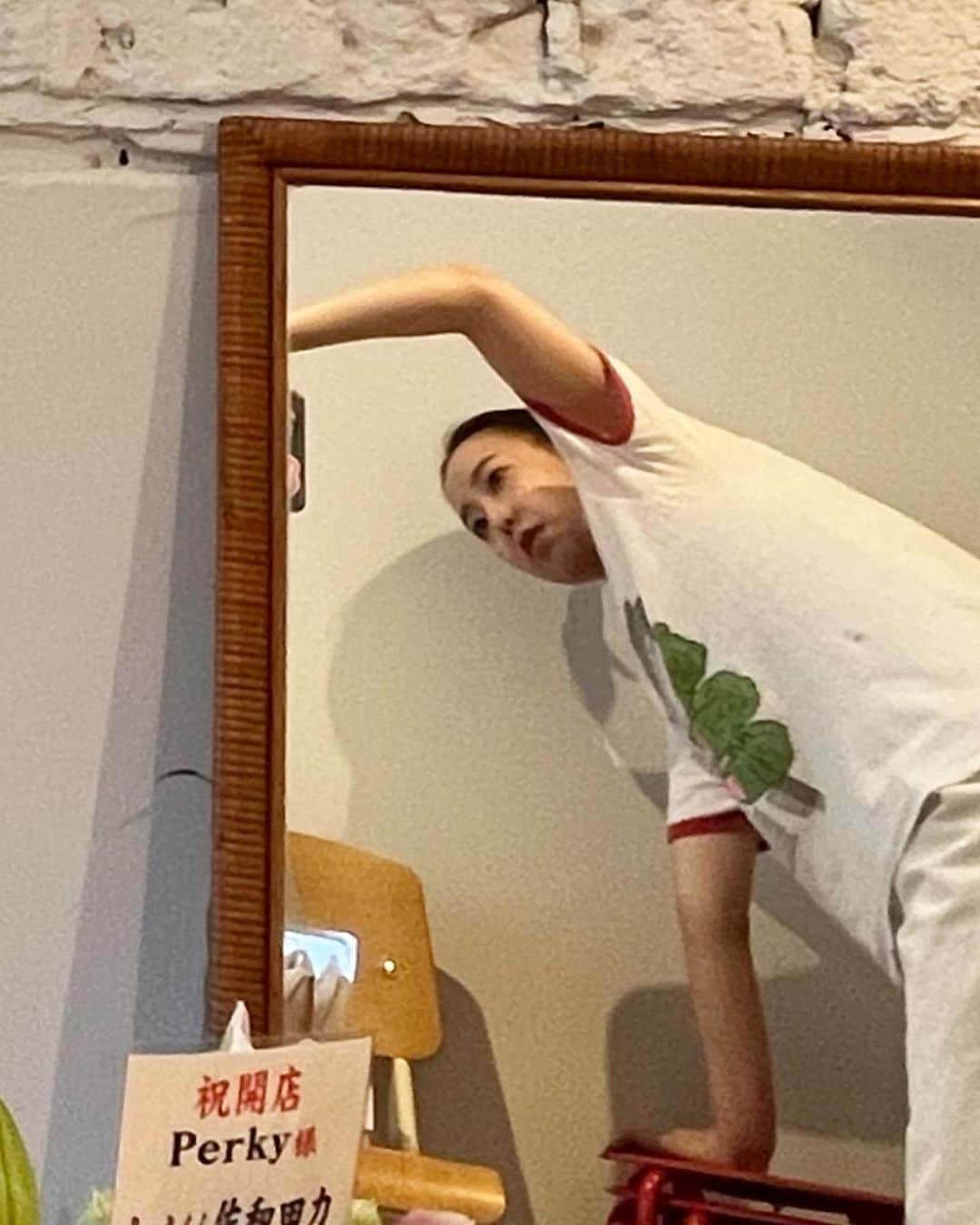 赤木 桃 #ちゃんもさんのインスタグラム写真 - (赤木 桃 #ちゃんもInstagram)「楽しみにしていた染太郎 @sometaro_ha の暖簾がついに納品されました🥰  下のぽつぽつ、ネイル屋さんだから指(つめ)のイメージらしい、、なんでかわいいんだ、、、((((o´°ω°`o)))✨とってもありがとう😚」7月18日 13時50分 - akagimomo