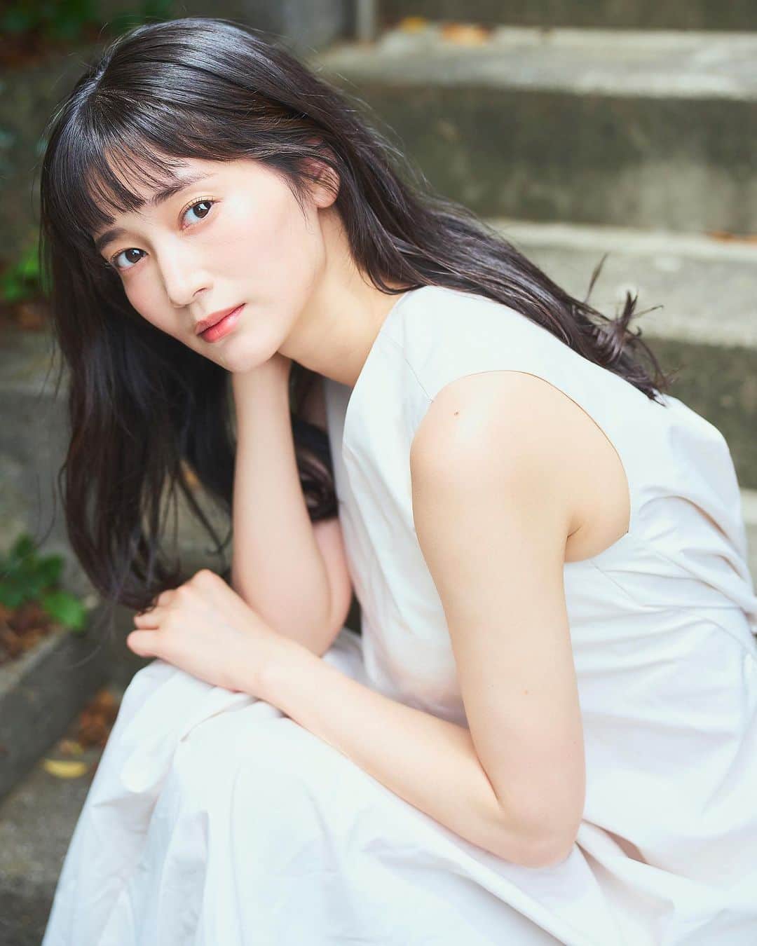出口亜梨沙のインスタグラム：「アイコンの写真👦🏻 @heron214 写真の神が撮ってくれた😆 ヘアメイクは @yukanamitsu  作品撮りしようって言って撮ったんだけど めちゃくちゃ楽しかったな、、、 定期的にしたいな、、、 良いですか？🥹笑」