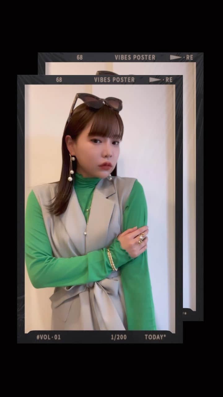 林田沙綾のインスタグラム：「GOLD accessoryの 組み合わせご紹介❤︎  #ゴールドアクセ #ファッションリール」