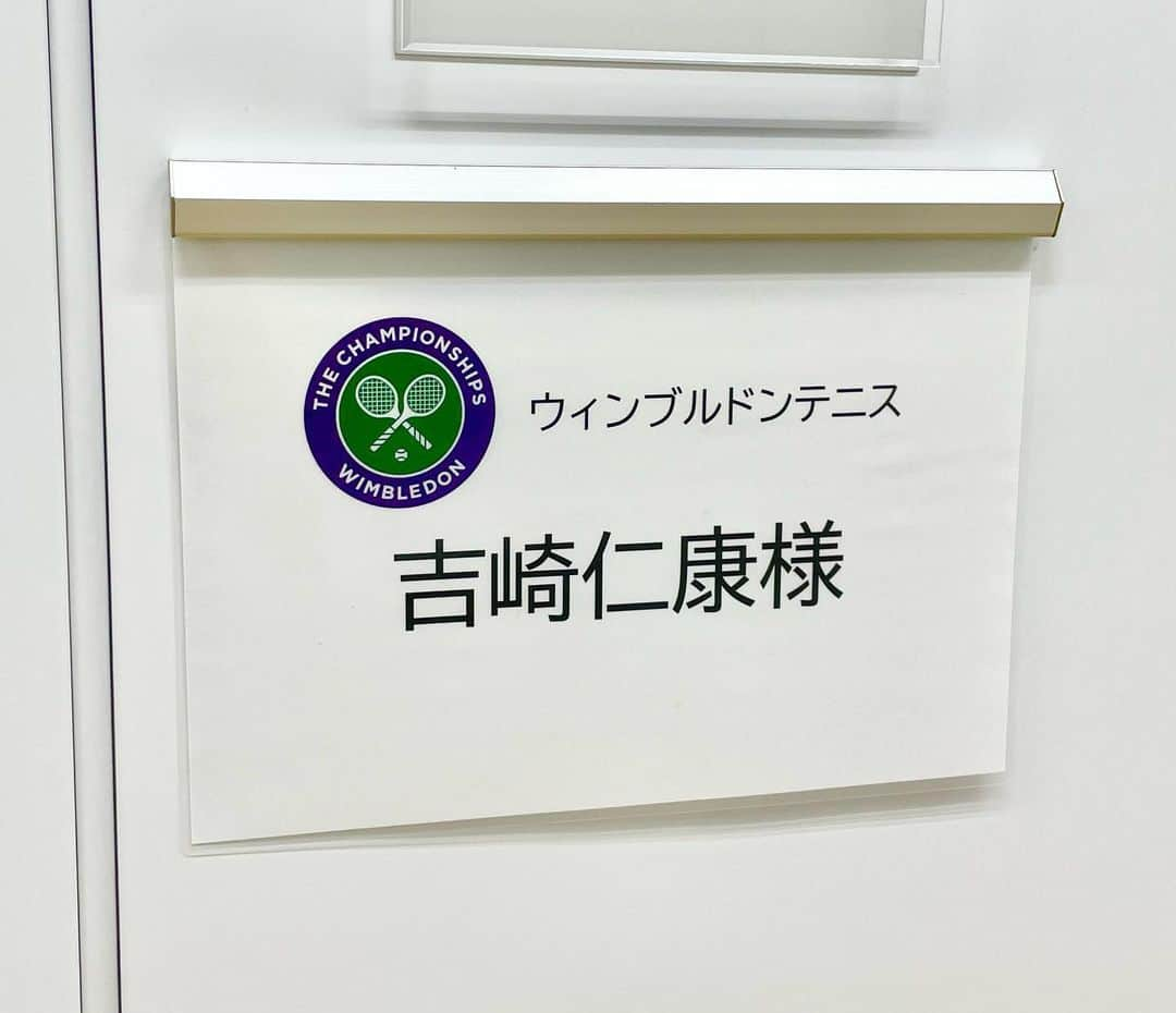 吉崎仁康さんのインスタグラム写真 - (吉崎仁康Instagram)「ウィンブルドンテニスが閉幕しました。男子は20才アルカラス、女子はボンドルソバが優勝を飾り、車いすテニスでは17才小田凱人がヒュウェットを破ってウィンブルドン最年少優勝！グランドスラム2大会連続優勝を飾りました。解説 中澤吉裕さんとお伝えしましたが、さらに逞しさを増した17才、これからどんな偉大なチャンピオンに成長していくのか楽しみですね♪  #wimbledon  #ウィンブルドンテニス  #wowowtennis  #wheelchairtennis  #tokitooda  #アナウンサー #吉崎仁康 #車いすテニス #tennisinsummer」7月18日 14時23分 - yoshiyasu.yoshizaki