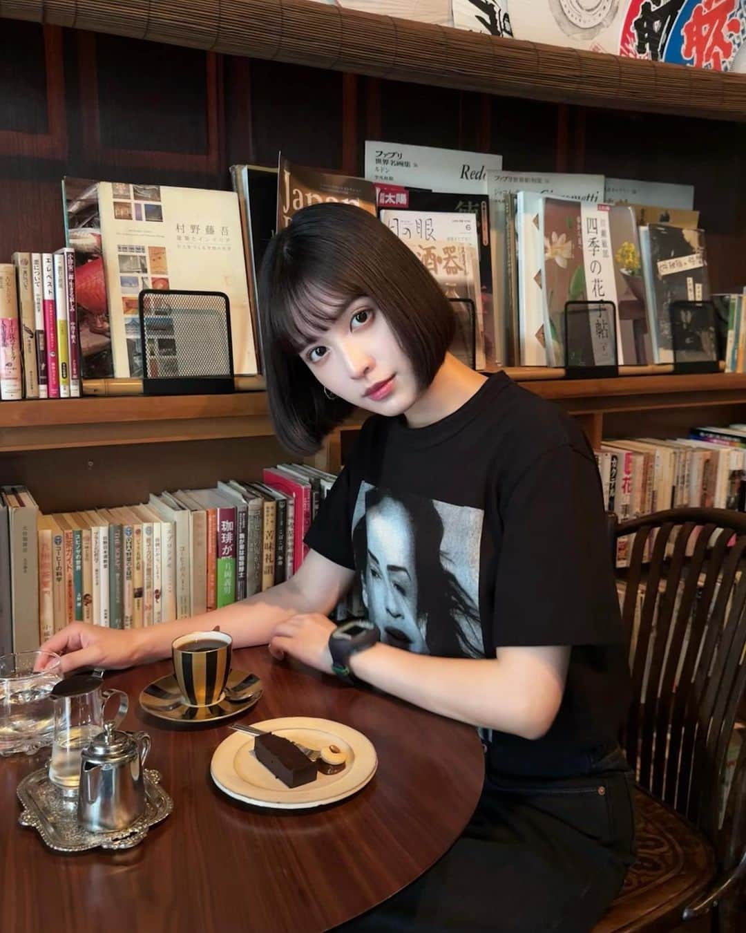 松本愛（まあぴぴ）のインスタグラム：「本と珈琲📚☕️」
