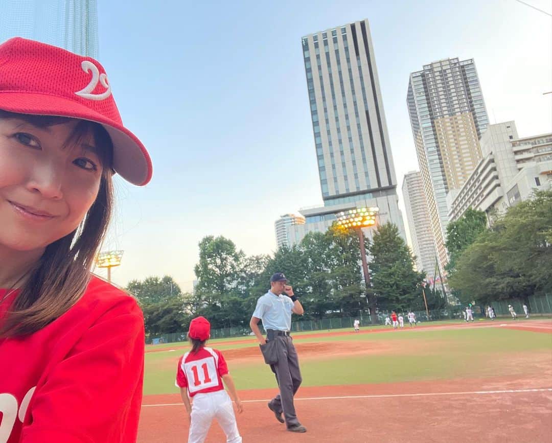 根本美緒さんのインスタグラム写真 - (根本美緒Instagram)「昨日の女子野球ナイター✨無事勝利しました。 熱中症対策でベンチ入りしたので、帽子アリ🧢  さて今日も暑い‼️ 水分塩分とってますか〜✨ 東京37.4℃まできてます💦 気をつけて⚠️  一方秋田岩手などを中心に強い雨になっています。岩手の一部に土砂災害警戒情報出てます。くれぐれも自治体の情報に敏感に安全をはかってください。  #気象予報士 #天気予報 #ネモ天 #少女野球 #野球女子 の母」7月18日 14時31分 - nemotomio.official