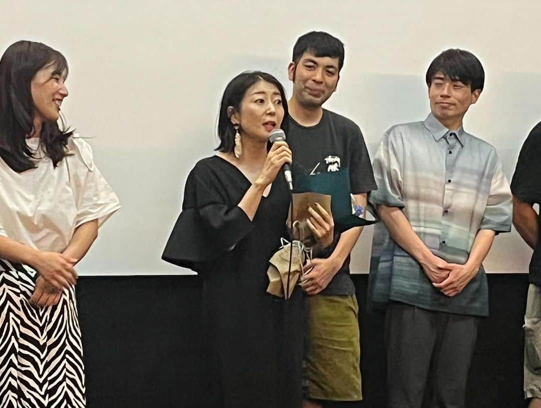 江藤あやさんのインスタグラム写真 - (江藤あやInstagram)「映画『THEATERS』3日目。 3連休の最後の日に 暑い中たくさんの方にご来場頂き ありがとうございました！  大勢で舞台挨拶も させていただきました。 お客様の声も聞けて 4つの作品それぞれの 映画、ミニシアターへの熱い想い 届けられたようで嬉しいです♬  ユーロスペースは 7/28まで上映いたします！  本日はユーロスペース 映画サービスデーです♬ 映画館に涼みにいらしては いかがでしょうか？  #THEATERS #colorful #ユーロスペース #宮崎恵治 さん #野辺富三 さん #大平原也 さん #岡遼平 さん #澤真希 さん #近藤奈保希 さん #沖正人監督 #鈴木太一監督 #中村公彦監督 #江藤あや」7月18日 14時42分 - ayayakko19