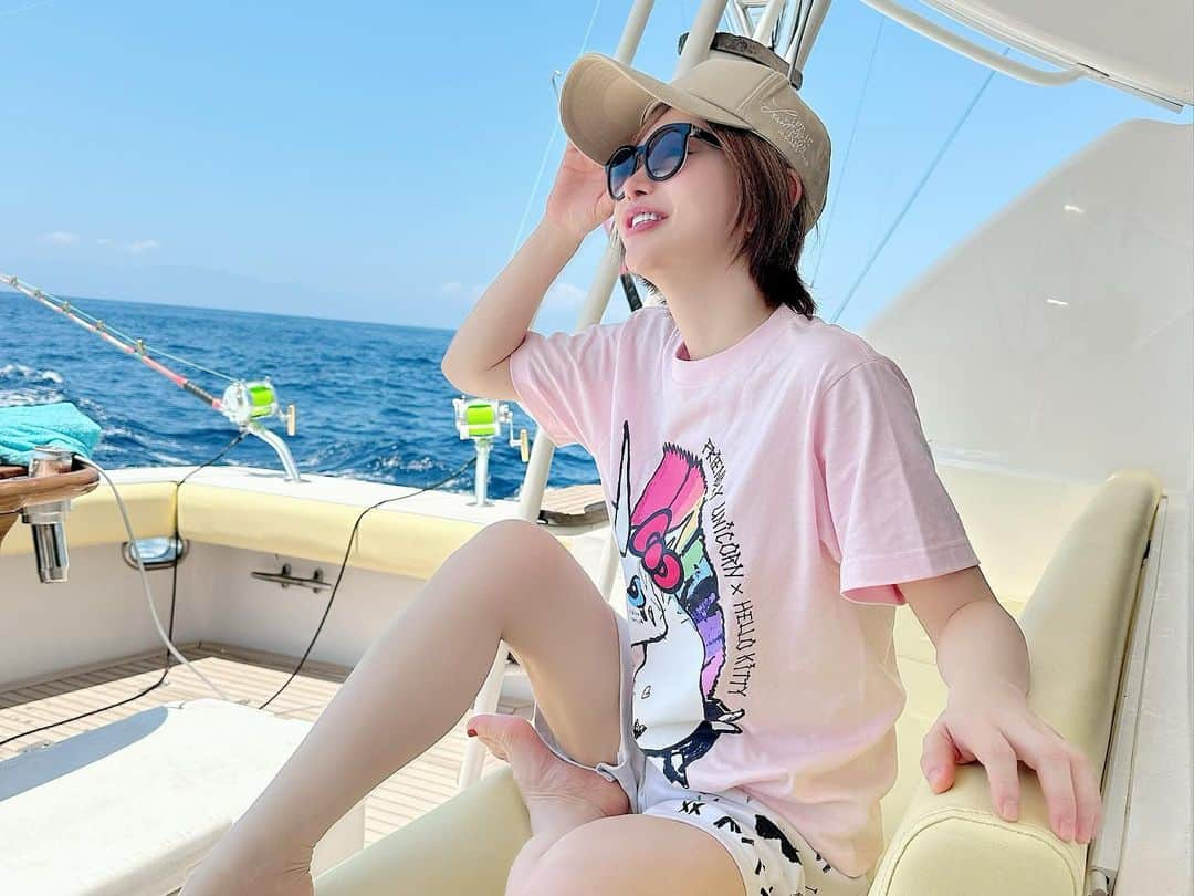 里美ゆりあさんのインスタグラム写真 - (里美ゆりあInstagram)「初のカジキ釣り🎣  日頃の疲れでお得意の船で爆睡かまして帰りの車中で爆睡💤帰宅してからもずっと爆睡で鬼のパワフル充電完了✅‼️  色々な所で寝れた大事な１日でした🤣  #summer #釣り #夏  #船 #クルーザー #海の日  #海  #ocean  #里美ゆりあ」7月18日 14時37分 - satomiyuria