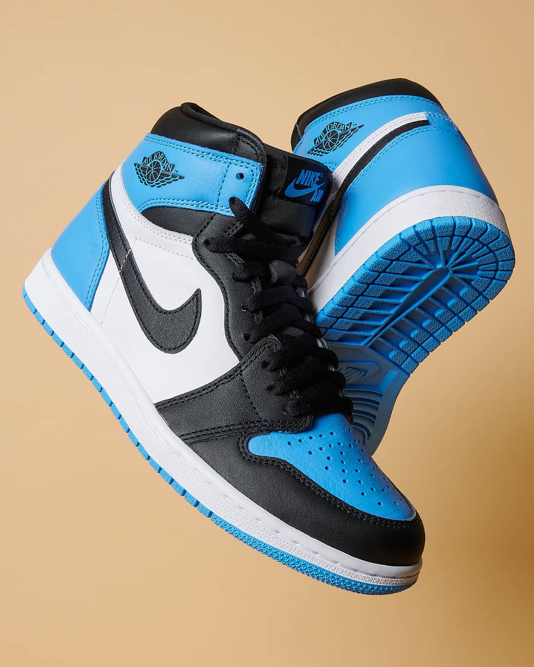 Foot Lockerさんのインスタグラム写真 - (Foot LockerInstagram)「Chapel Hill Champions 🏆   Iconic colors cover an iconic silhouette with the Jordan Retro 1 High 'UNC'  Grab this pair in full-family sizing on 7/22. Reservations are open now in the Foot Locker app.」7月18日 6時22分 - footlocker