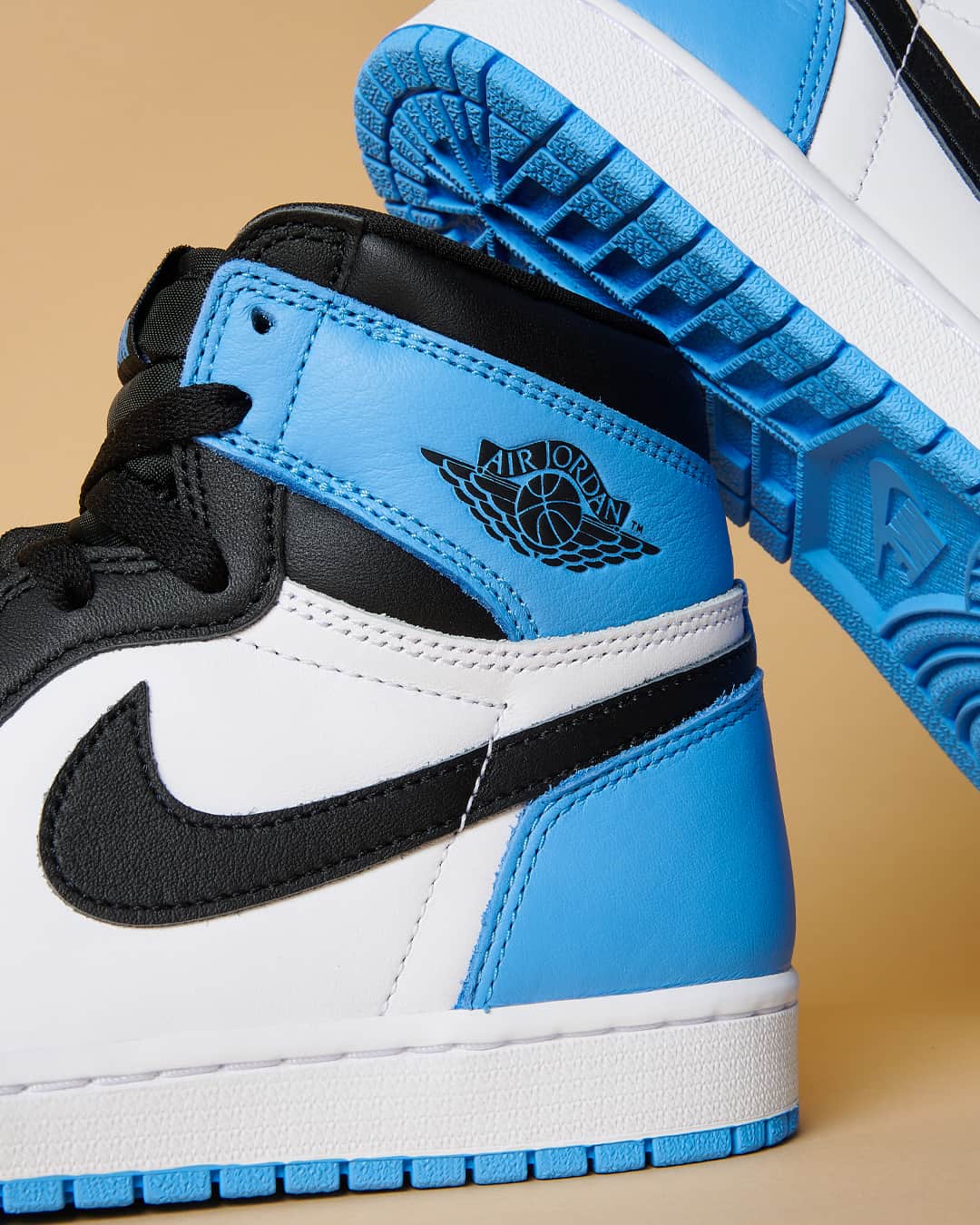 Foot Lockerのインスタグラム：「Chapel Hill Champions 🏆   Iconic colors cover an iconic silhouette with the Jordan Retro 1 High 'UNC'  Grab this pair in full-family sizing on 7/22. Reservations are open now in the Foot Locker app.」