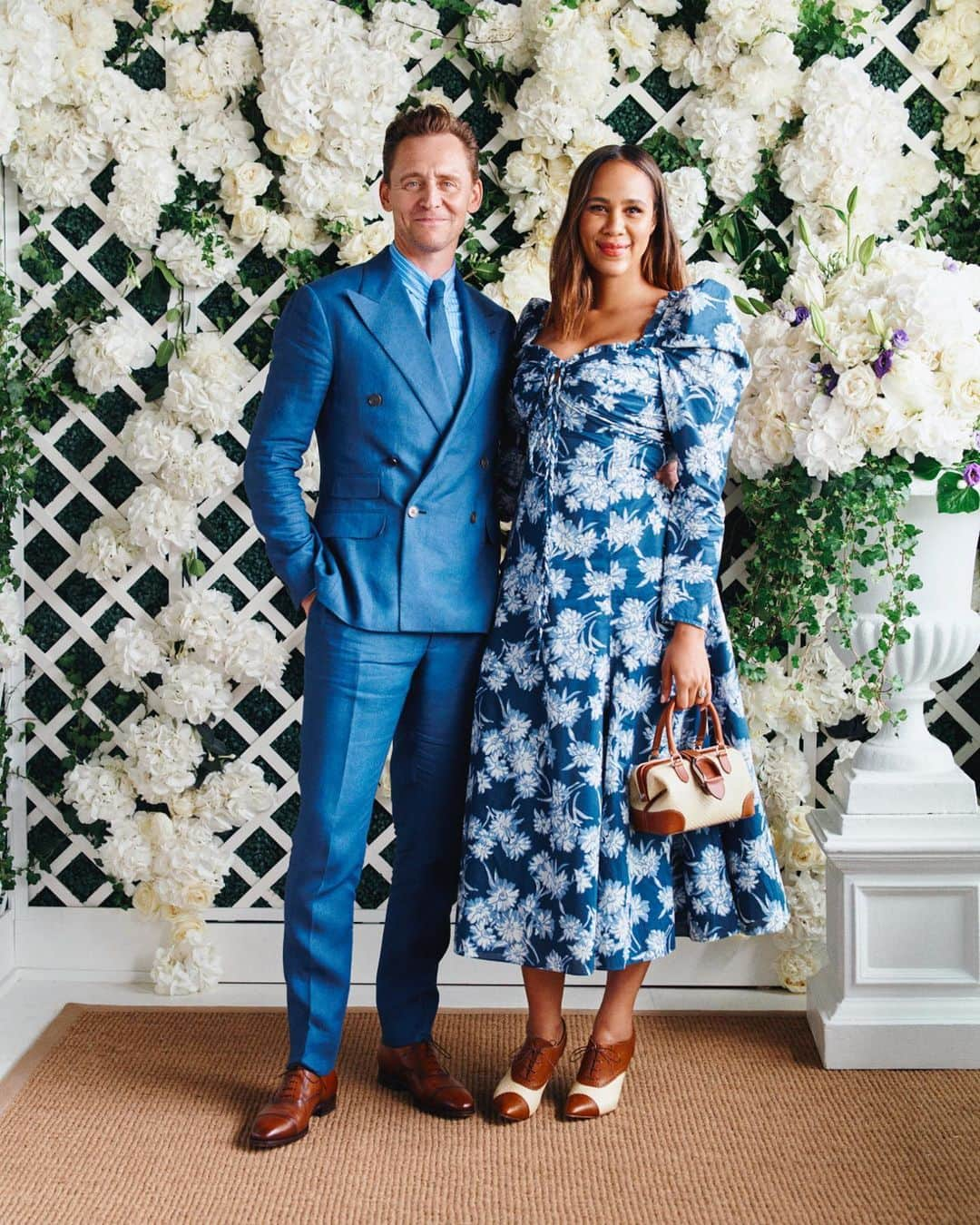 Polo Ralph Laurenさんのインスタグラム写真 - (Polo Ralph LaurenInstagram)「Making an entrance in Ralph Lauren, #TomHiddleston and #ZaweAshton arrive for The Championships, #Wimbledon.  Tom wears an #RLPurpleLabel blue linen suit, striped shirt, and navy silk tie, with Zawe in a #PoloRalphLauren halter-tie dress.   They are joined by @DavidLauren and his wife, #LaurenBushLauren, as well as, #JonathanBailey and #ArianaGrande. Whilst #DanielBrühl sports a Purple Label pinstripe three-piece suit, with Princess Maria-Olympia of Greece and Denmark in a #PoloRLStyle silk slip dress and cable-knit cashmere sweater, and #WoobinKim in a stripe sport coat.  #RalphLauren #RLTennis」7月18日 6時30分 - poloralphlauren