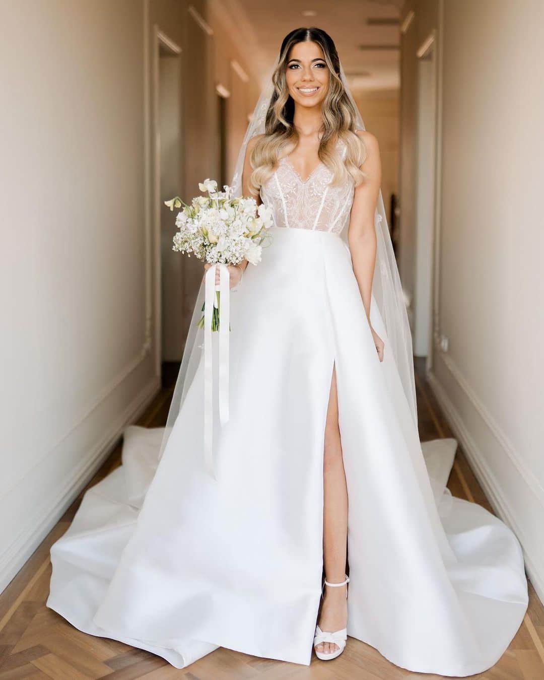 Steven Khalilさんのインスタグラム写真 - (Steven KhalilInstagram)「Every STEVEN KHALIL dress is meticulously designed to honour and elevate the exquisite essence of the female physique, embracing qualities of grace, elegance, and sophistication. Our beautiful bride Natalie captured by @narrativeweddingstudio​​​​​​​​​ #stevenkhalilbride #stevenkhalil」7月18日 7時01分 - steven_khalil