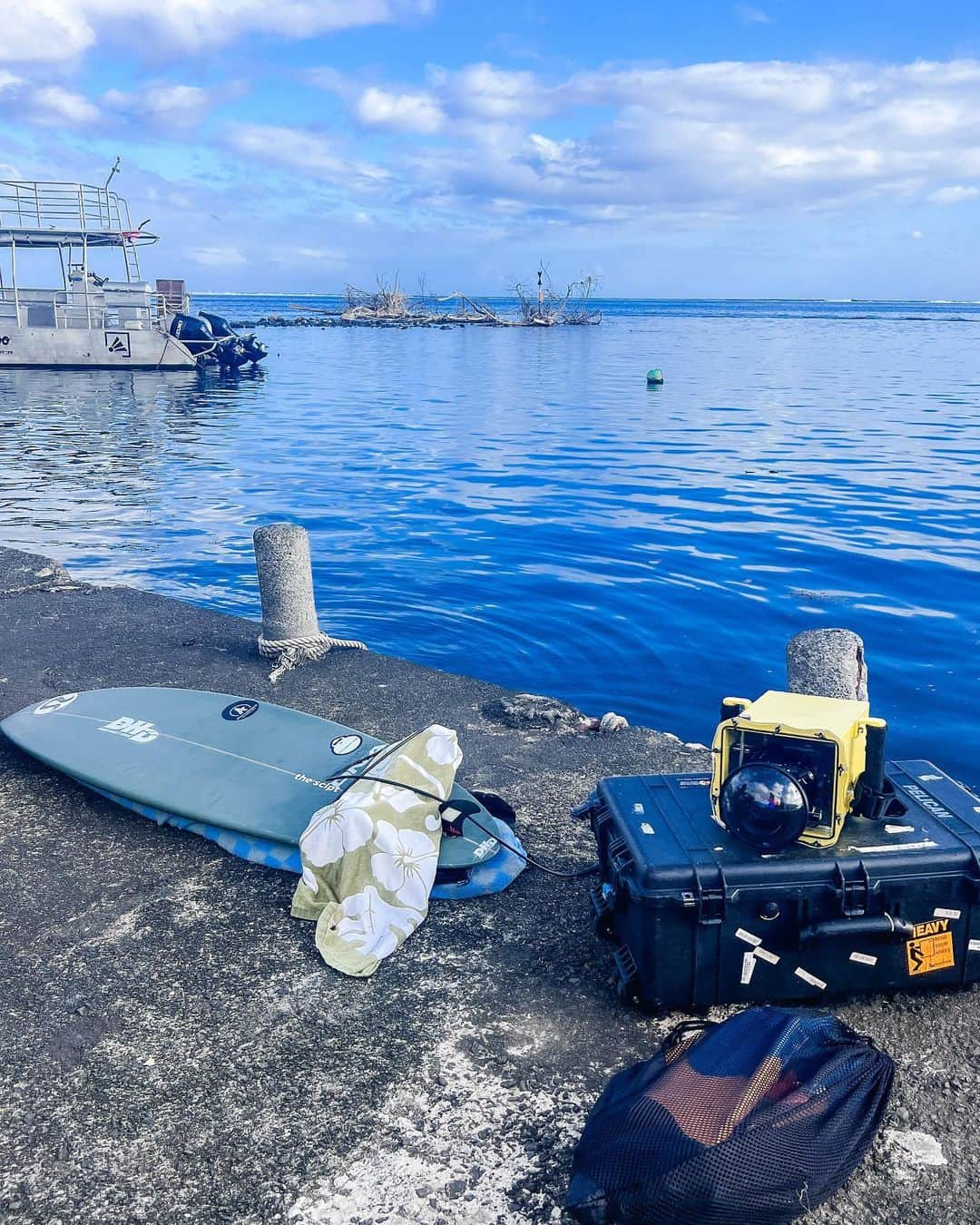 マリア・マニュエルさんのインスタグラム写真 - (マリア・マニュエルInstagram)「warmth, waves, food, people… this place has all my heart needs🩵 last week in Tahiti bts🌴」7月18日 7時25分 - maliamanuel