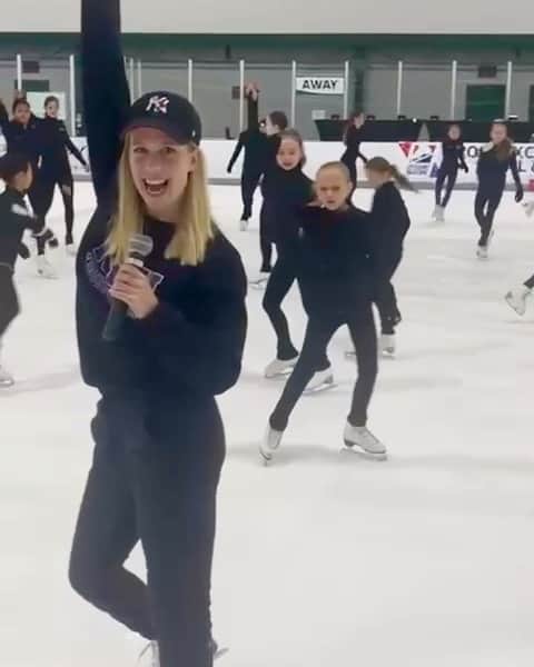 ケイトリン・ウィーバーのインスタグラム：「Soooooo many amazing memories in Austin at this year’s @usfigureskating #ExcelFestival! Sharing the ice with hundreds of kids and choreographing their celebration finale was a treat I won’t soon forget. Special thank you to my co- @lizyoshikoschmidt and guest stars @jeanlucbaker & @starrandrews2001 ! I love the joy and energy these kids bring to their National Championships. I was smiling the whole weekend. Thank you @usfigureskating for inviting me to share my 🫶 of figure skating!   Swipe to the end for the good-good.」