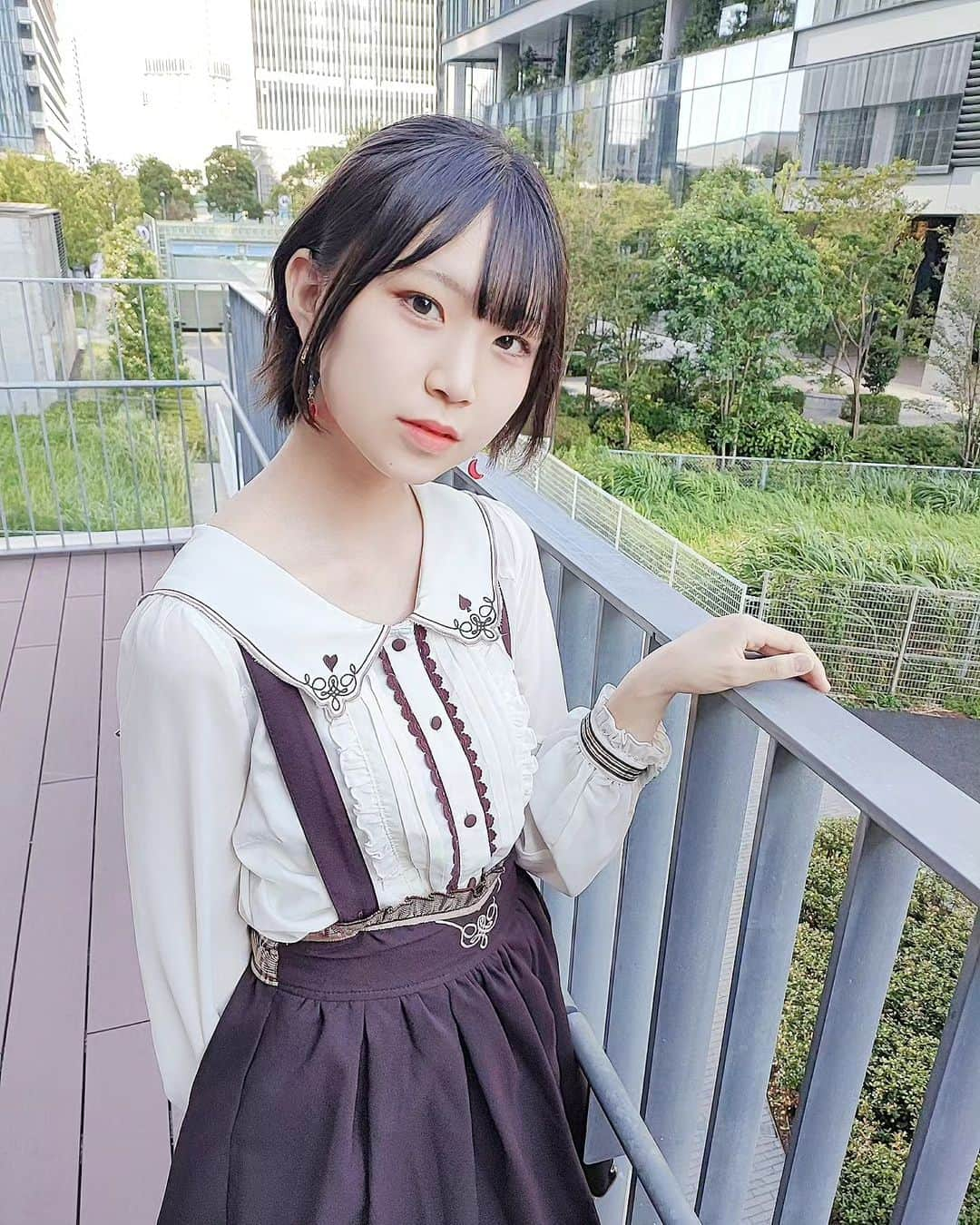 香月結衣のインスタグラム：「𓂃𓂂🍃⁡ ⁡⁡ ⁡可愛くて大人っぽいラテ系色のお洋服☕🩷 ⁡⁡ ⁡マミー作の月イヤリングも写ってる٩(*ˊᵕˋ٩*)🌙‴⁡ ⁡ #マイナスイオン  #自然光  #自然  #ラテ系  #ファッション  #ワンピース  #茶色コーデ  #ラテコーデ  #アイドル  #idol  #model  #モデル  #axesfemme  #アクシーズファム #axesfemmeでつながろう #handmade」