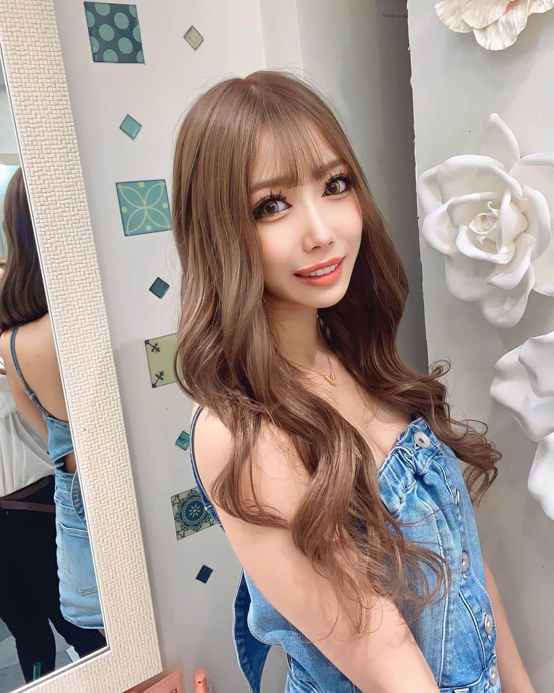 あおぽんのインスタグラム：「・ ・ ・NEWカラー❤️‍🔥 ・ ・RIZINがあるので髪色は暗めだけどめっちゃ良い感じにしてもらった🥰 ・ ・本当にきみめっちゃ上手すぎてありがとうだよー💋 ・ ・夏休み染めたい子はLapis行ってみてね♥️ ・ ・ #gal #ギャル #lapis #カラー #instagood #instamood #ootd」