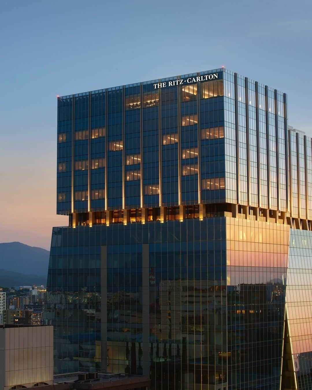 リッツ・カールトンさんのインスタグラム写真 - (リッツ・カールトンInstagram)「We are delighted to announce the opening of The Ritz-Carlton, #Fukuoka. Overlooking the skyline and Hakata Bay, our newest hotel in Japan weaves into the fabric of the city, from restaurants connecting to local culinary currents, to interiors inspired by the silk textile traditions of Kyushu's Hakata-ori.」7月18日 7時47分 - ritzcarlton