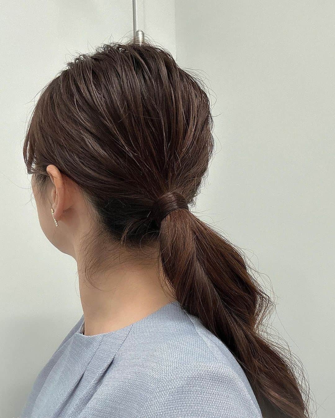 倉野麻里さんのインスタグラム写真 - (倉野麻里Instagram)「昨日のプラス9時のヘアスタイル。 まだ伸ばし中😘 このざっくり感は自分だとなかなか難しいんですよね…  過去イチ長いような気がします。  #ロングヘア #ロングヘアアレンジ #プラス9」7月18日 7時49分 - marikurano