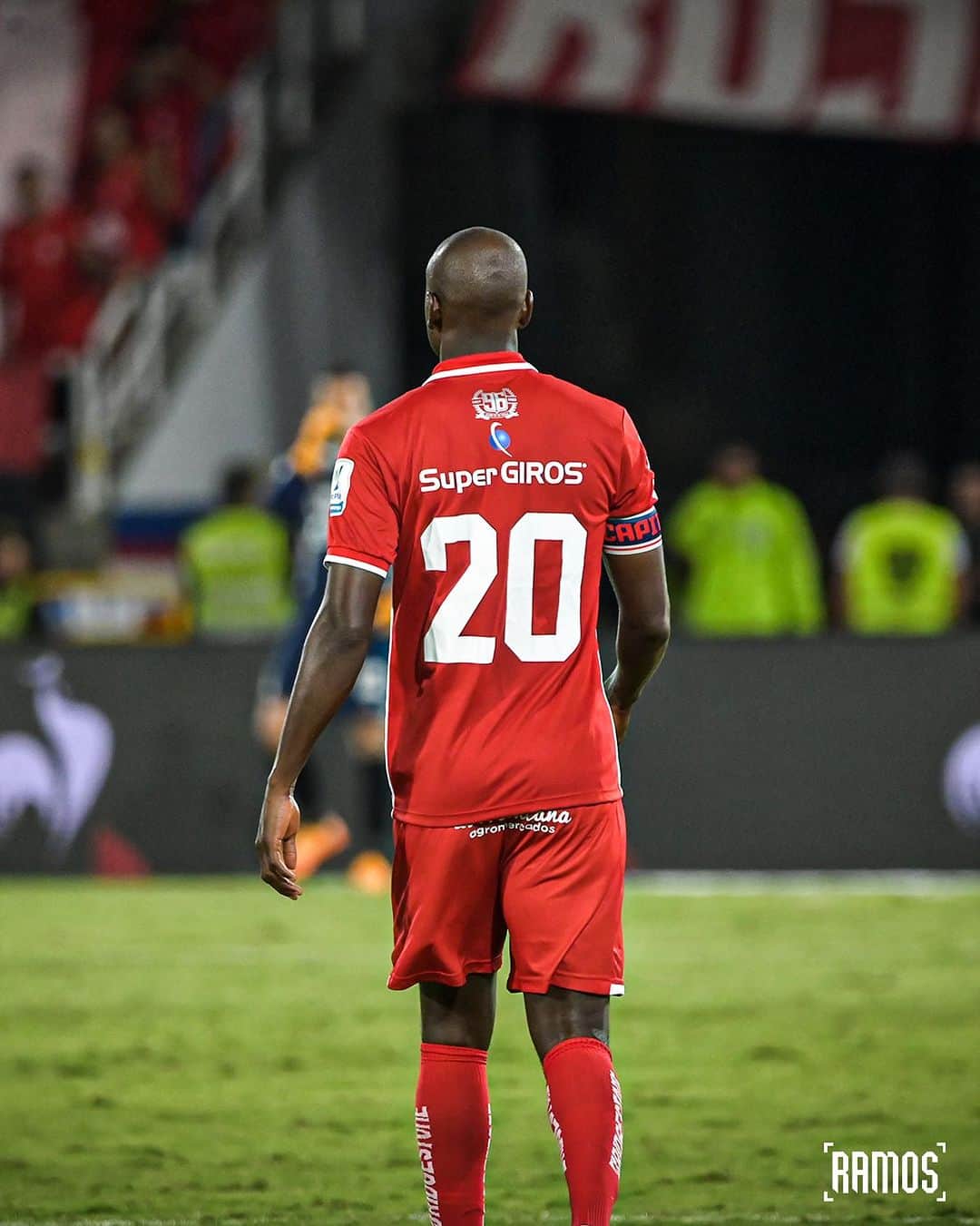 アドリアン・ラモスのインスタグラム：「Un gran trabajo de equipo para sumar los primeros 3 puntos que nos fortalece y nos llena de confianza. Vamos mecha 🙏🏾💪🏾」
