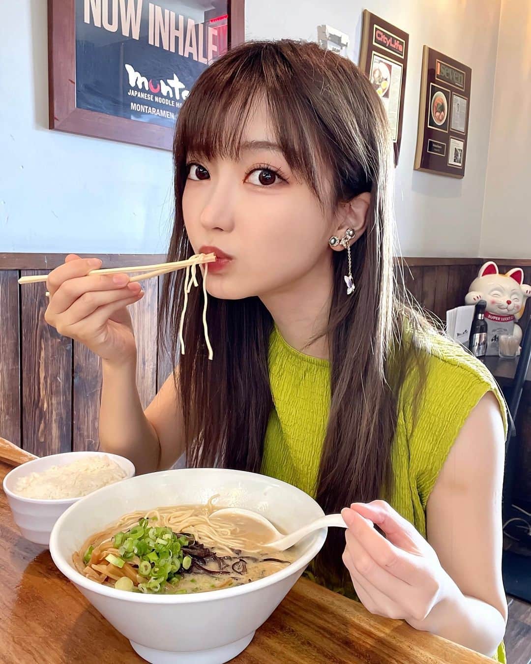 のインスタグラム：「おはよう〜🍜 ラーメンライスって何でこんなに美味しいんだろ💭 炭水化物の暴力なのに(:3_ヽ)_ . これはアメリカで1番美味しかった豚骨ラーメンだよ𓌉◯𓇋 ‎ . . . #ラーメン #ラーメン女子 #ラーメン大好き  #アメリカ旅行 #ラスベガス #america #lasvegas」