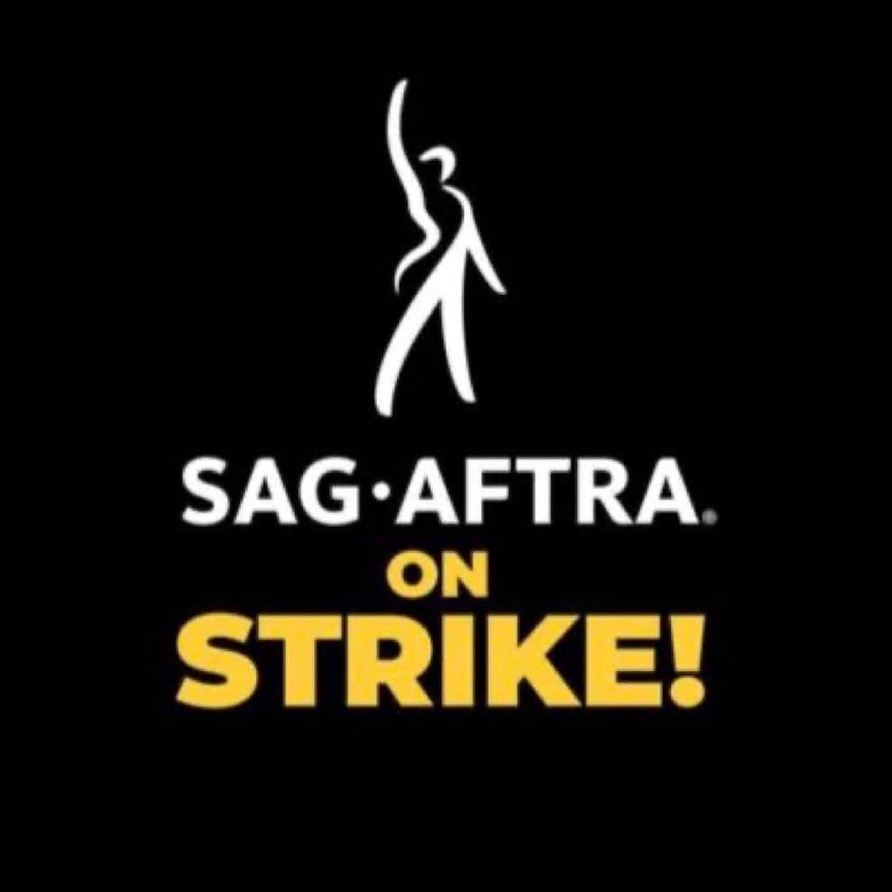 ジョン・キャロル・リンチのインスタグラム：「Just cancelled @streamonmax @showtime @disneyplus @netflix @hulu @peacock @paramountplus subscriptions until they negotiate a contract that pays the artists who create their shows a wage commensurate with their contributions   We are donating our monthly subscription fees to @sagaftrafound and @wgfoundation to help my fellow artists in this difficult time.」