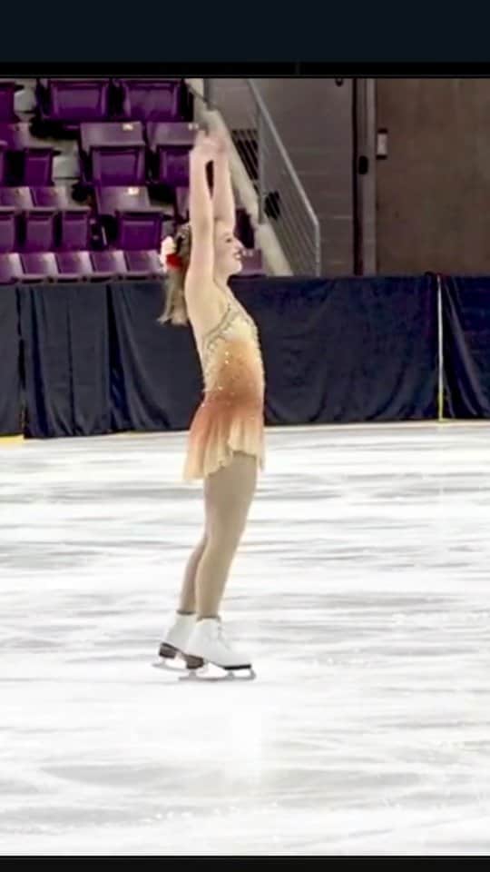 コートニー・ヒックスのインスタグラム：「Ooooo I should have had that one 😭😭😭 I've landed one but it wasn't on video, but SOON it's coming along! . . . . #iceskater #iceskate #iceskating #figureskater #figureskate #figureskating #figureskating_amazing #lutz #triplejump #morning #fypage #fypシ #foryou #foryoupage #usfigureskating #isu #reels #pretty #athletesofinstagram #athlete #jacksonultima #johnwilson #jumps #explorepage #explore #фигурноекатани」
