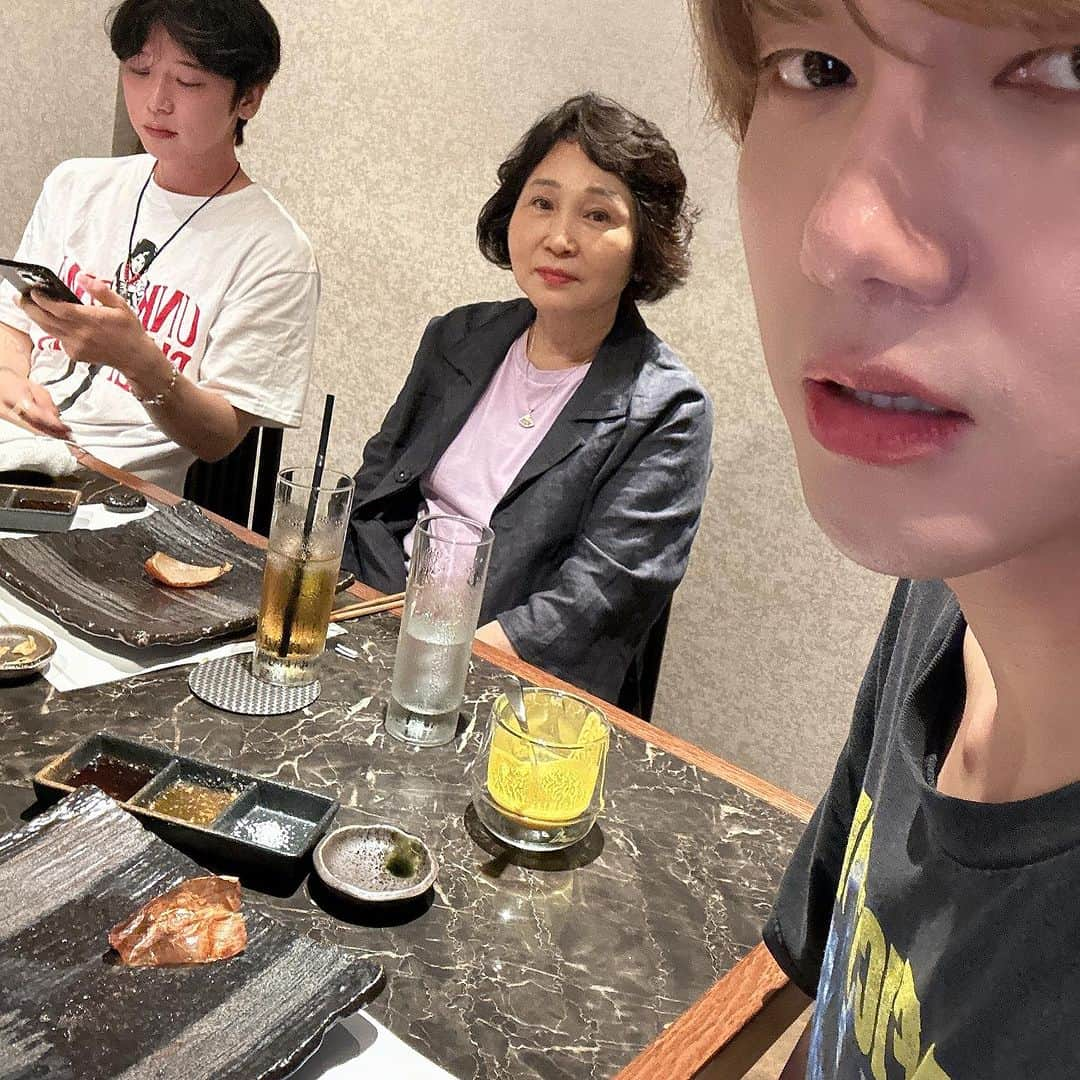 ジョンジンさんのインスタグラム写真 - (ジョンジンInstagram)「- OSAKA with mom & bro❤」7月18日 8時24分 - iamkijoji