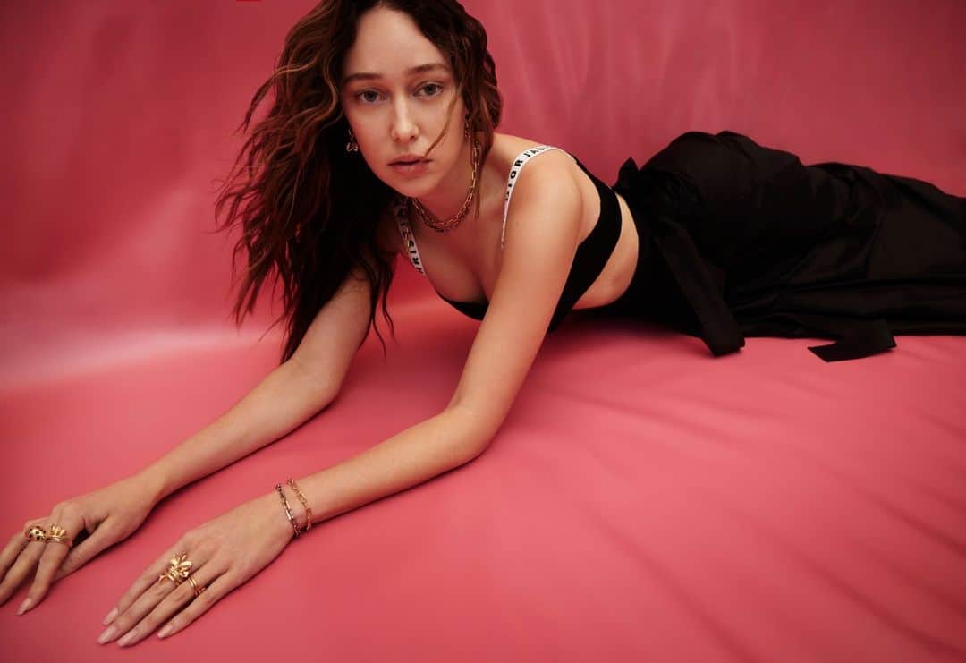 Vogue Australiaさんのインスタグラム写真 - (Vogue AustraliaInstagram)「"I need to branch out. I need to reinvent, and feel fresh, and grow and challenge myself." #AlyciaDebnamCarey tells Vogue Australia for our July issue. Desperate to return to Australia and launch herself into a new adventure, the actor's latest lead role in 'The Lost Flowers of Alice Hart' appeared before her like a miracle. At the link in our bio,  actor Alycia Debnam-Carey finds her way back home.  Styled by @kaila.matthews, photographed by @charliedenno, words by @HannahRoseRose, Hair by @lok_lau, make-up by @Isabellaschimid, set design by @rozehooij」7月18日 8時25分 - vogueaustralia