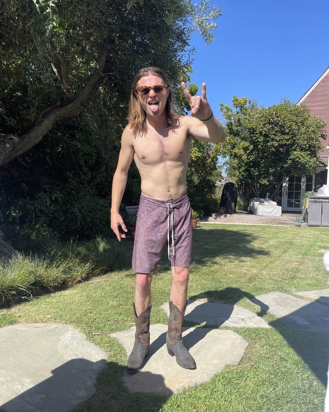 のインスタグラム：「@sacha_carlson tomorrow night, Tuesday July 18th is Rockin @thetroubadour in West Hollywood at 10:20 PM Join us, he’s amazing!!!」