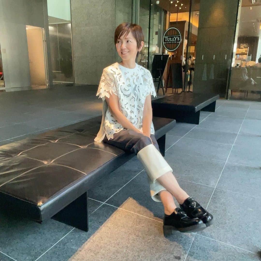渡辺満里奈のインスタグラム：「. おはようございます☀  すっかり忘れていた昨日海の日はちょこっと仕事で事務所に行ってました🏖️  いつもタリーズのホットドッグを食べるのですが、昨日のソーセージはベストだったことをご報告します🌭  ひどい暑さですが、熱中症に気をつけて今週もがんばろ🥵  ★ #ホットドッグ好き #lovehotdogs  #ソーセージの状態はいつも違う #昨日のはパリッとしてた」