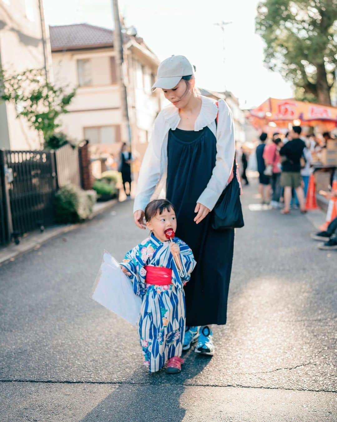 松原加奈恵さんのインスタグラム写真 - (松原加奈恵Instagram)「初めてのお祭り🌻 全部がキラキラしてて、楽しいよね💗  大人は暑い〜とか、人多い〜とか思ってしまうけど 子供たちは楽しさが勝つんだよね〜🥰🥰  #2歳#夏祭り」7月18日 9時15分 - piiiiiiico