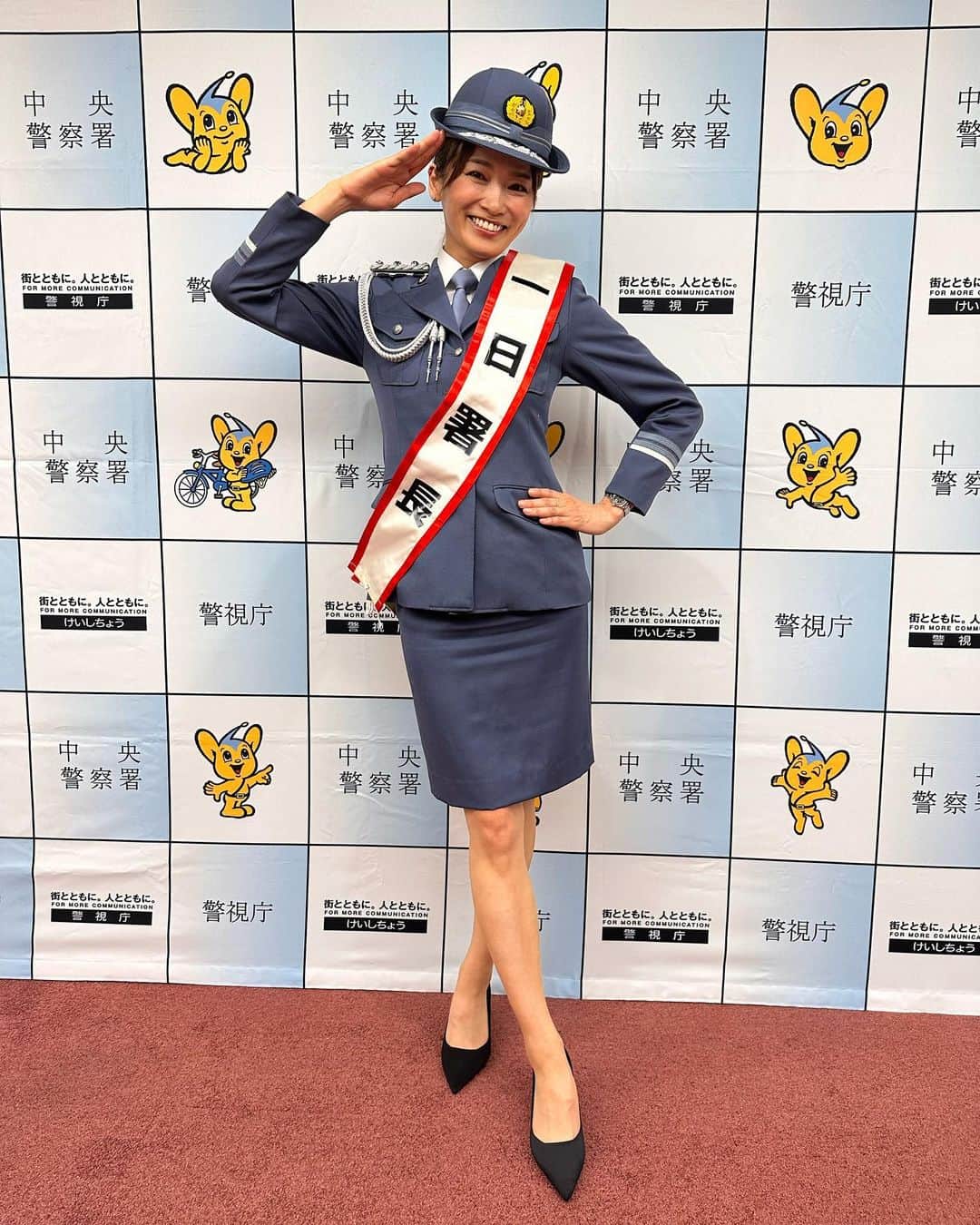 倉本康子さんのインスタグラム写真 - (倉本康子Instagram)「⭐️ 昨日、日本橋界隈が管轄の中央警察署の 一日署長を勤めさせていただきました。 今警視庁が呼びかけている、闇バイトに参加しない、加害者も被害者も生まないための声掛けや配布等での周知に微力ながらお手伝いさせていただきました。  昨今の凶悪化している事件や、若年層の逮捕に私も心を痛めてはおりましたが、改めて皆で意識を高めていくことが必要だなと実感した次第です。  万が一、闇バイト等のサイトにアクセスしてしまった等あれば、迷わず警察相談へ！！  電話番号は「#9110」  酷暑のなか、ご準備〜本番〜片付けと汗だくになりながらの署員の皆様、中央区防犯協会の皆様、中央母の会の皆様、高島屋の皆様、ピーポーズの青年達、、、本当にお疲れ様でございました！！！  #BAN闇バイト防犯キャンペーン #ban闇バイト  #9110 #ピーポーズ #中央警察署 #中央警察署1日署長  #一日署長 #1日署長 #ヤエチカ #日本橋高島屋 #中央母の会 #お疲れ様でした #ピーポくん #ラスカル #都内警察署 #都内警察署は102署あるのだそう #中央警察署は歴史ある署 #パトロール #ガチパトロール　しました」7月18日 9時28分 - yasuko_kuramoto_yakko