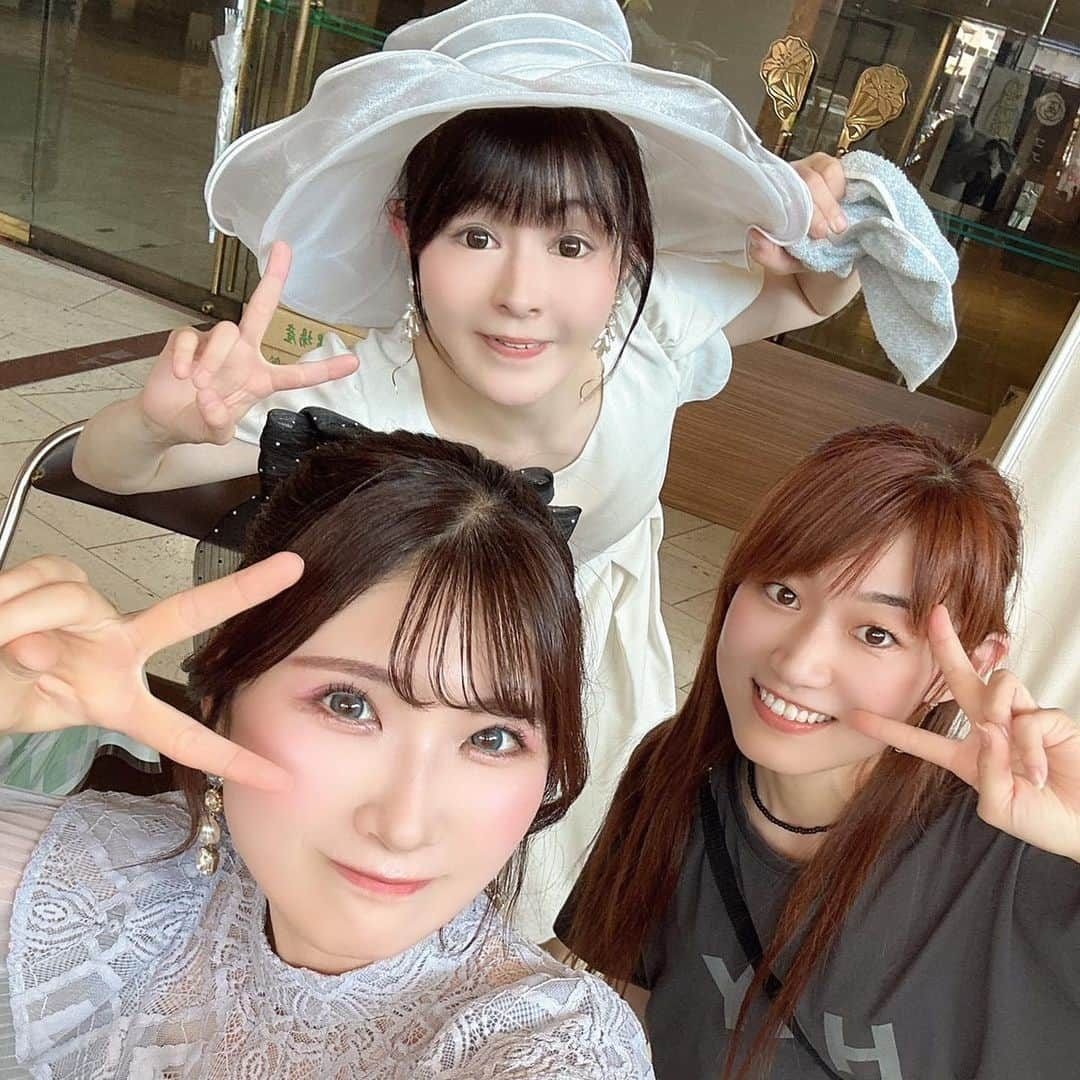 山本かおりさんのインスタグラム写真 - (山本かおりInstagram)「37℃びっくり🌈🌺🥰  街かどコンサートありがとうございました🍉🎉✨  37℃ 한여름 라이브😄🌺🌈🍉  Midsummer concert😄🌺🌈🍉  #ライブ #live #音楽 #弾き語り #イベント #シンガーソングライター #ギター #歌 #music #ありがとうございました #川口 #埼玉 #夏 #summer #夏の思い出 #夏夏 #뽀로로 #ポロロ」7月18日 9時30分 - mochamocchan