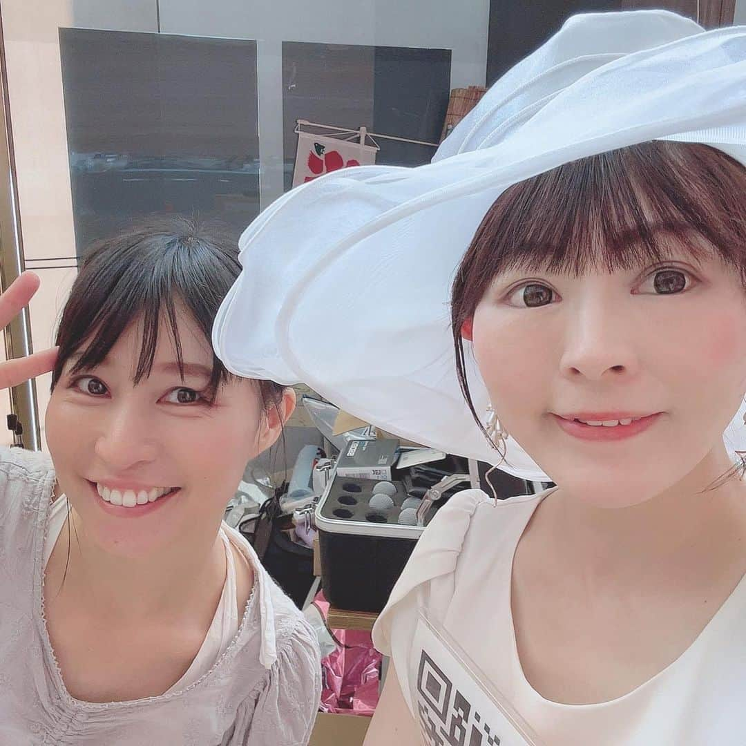 山本かおりさんのインスタグラム写真 - (山本かおりInstagram)「37℃びっくり🌈🌺🥰  街かどコンサートありがとうございました🍉🎉✨  37℃ 한여름 라이브😄🌺🌈🍉  Midsummer concert😄🌺🌈🍉  #ライブ #live #音楽 #弾き語り #イベント #シンガーソングライター #ギター #歌 #music #ありがとうございました #川口 #埼玉 #夏 #summer #夏の思い出 #夏夏 #뽀로로 #ポロロ」7月18日 9時30分 - mochamocchan