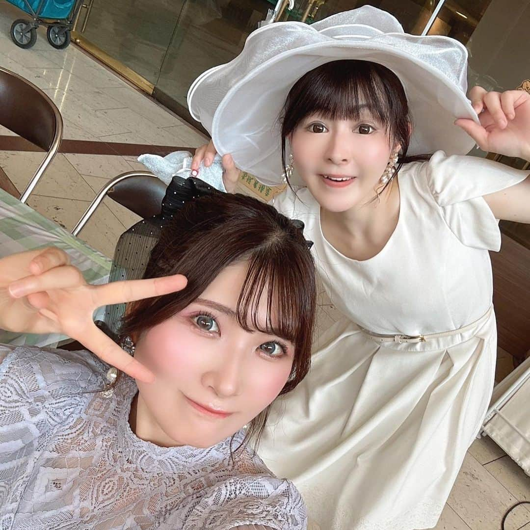 山本かおりさんのインスタグラム写真 - (山本かおりInstagram)「37℃びっくり🌈🌺🥰  街かどコンサートありがとうございました🍉🎉✨  37℃ 한여름 라이브😄🌺🌈🍉  Midsummer concert😄🌺🌈🍉  #ライブ #live #音楽 #弾き語り #イベント #シンガーソングライター #ギター #歌 #music #ありがとうございました #川口 #埼玉 #夏 #summer #夏の思い出 #夏夏 #뽀로로 #ポロロ」7月18日 9時30分 - mochamocchan